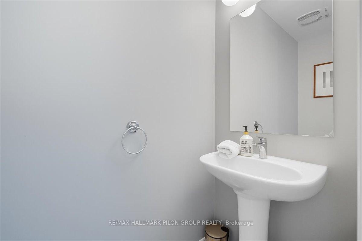 Photo 16 of 200 Enclave Walk, Ottawa, Mer Bleue/Bradley Estates/Anderson Park — HOMEH
