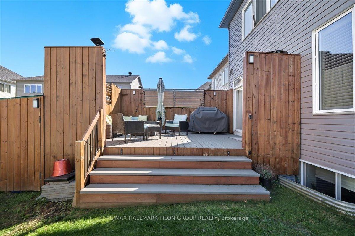 Photo 33 of 200 Enclave Walk, Ottawa, Mer Bleue/Bradley Estates/Anderson Park — HOMEH