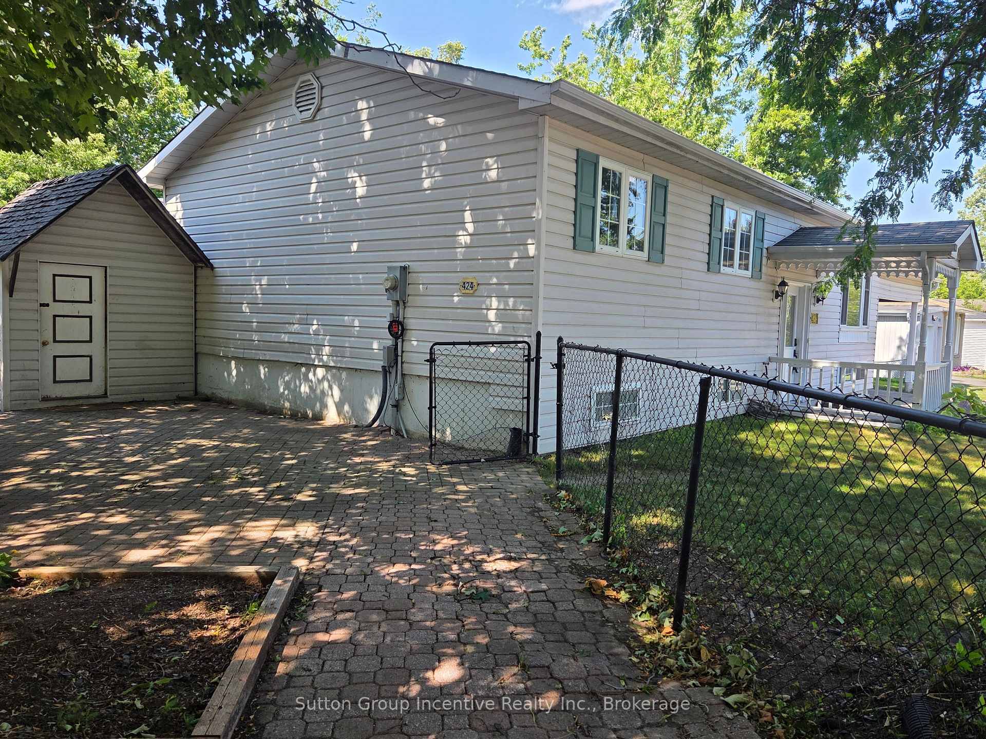 Photo 4 of 424 Raymond Avenue, Orillia — HOMEH