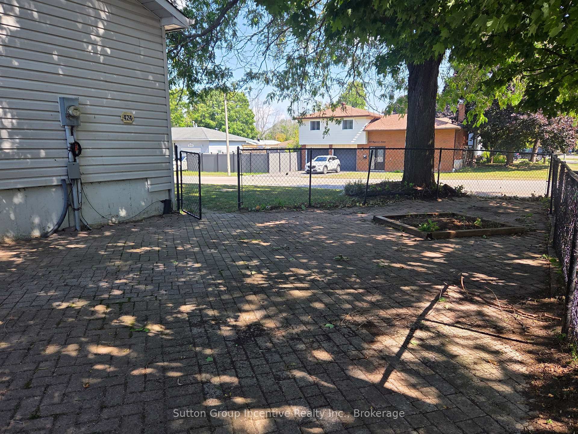 Photo 5 of 424 Raymond Avenue, Orillia — HOMEH