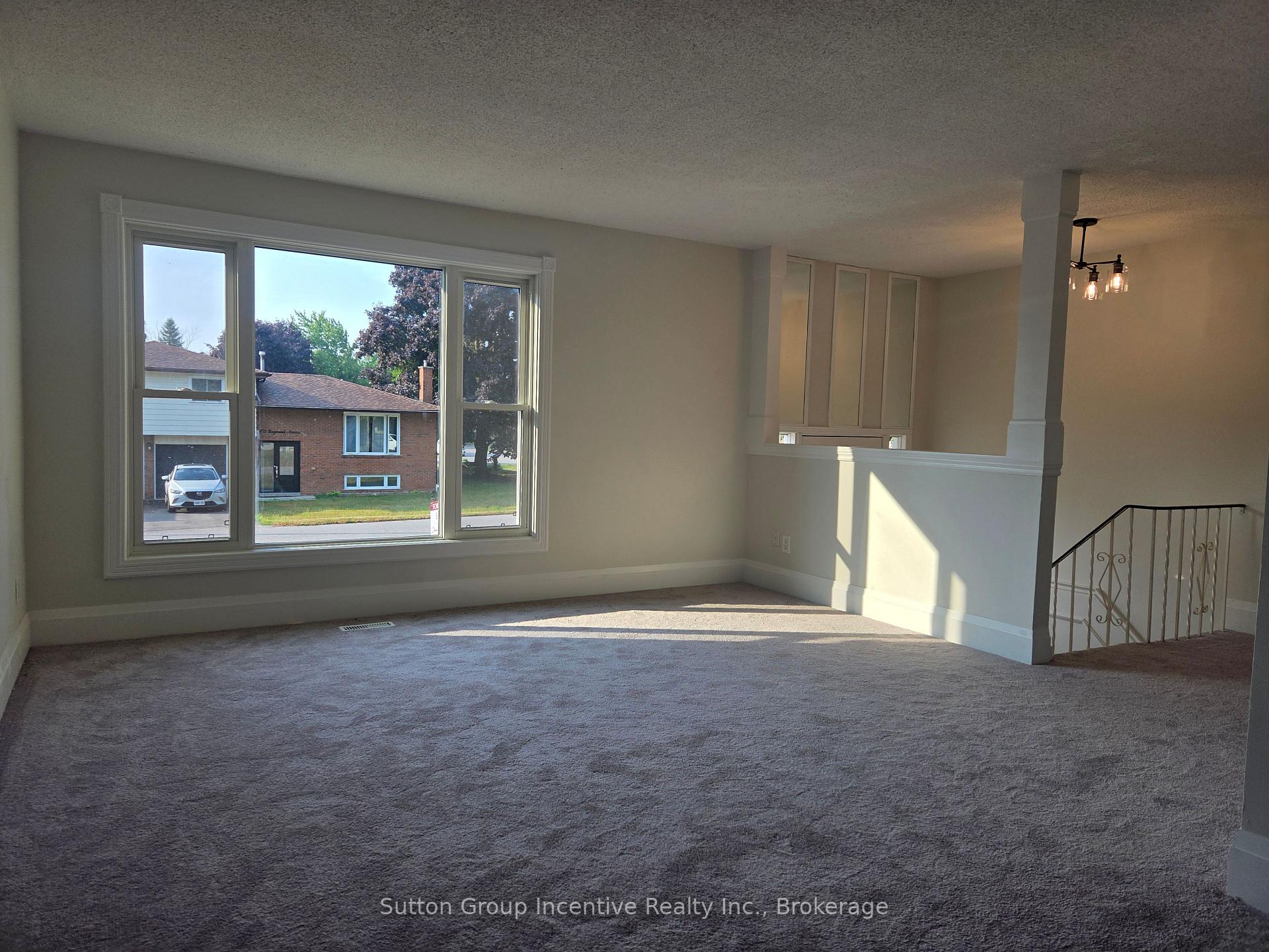 Photo 6 of 424 Raymond Avenue, Orillia — HOMEH