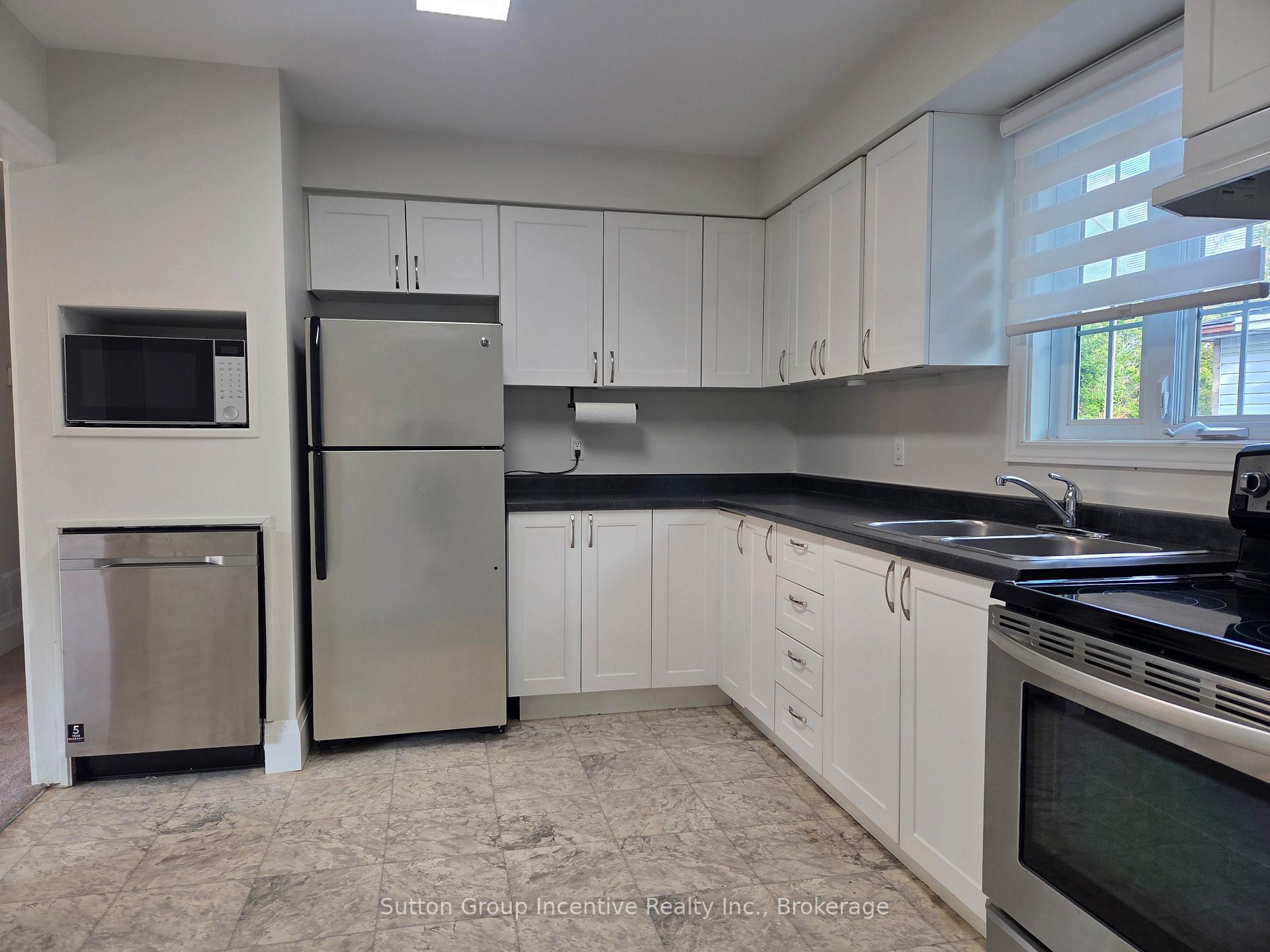 Photo 10 of 424 Raymond Avenue, Orillia — HOMEH