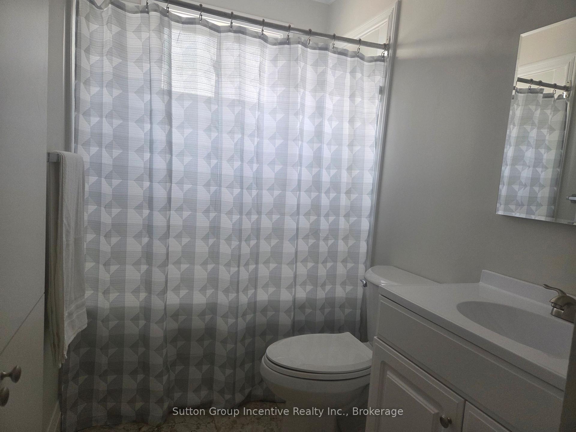 Photo 13 of 424 Raymond Avenue, Orillia — HOMEH