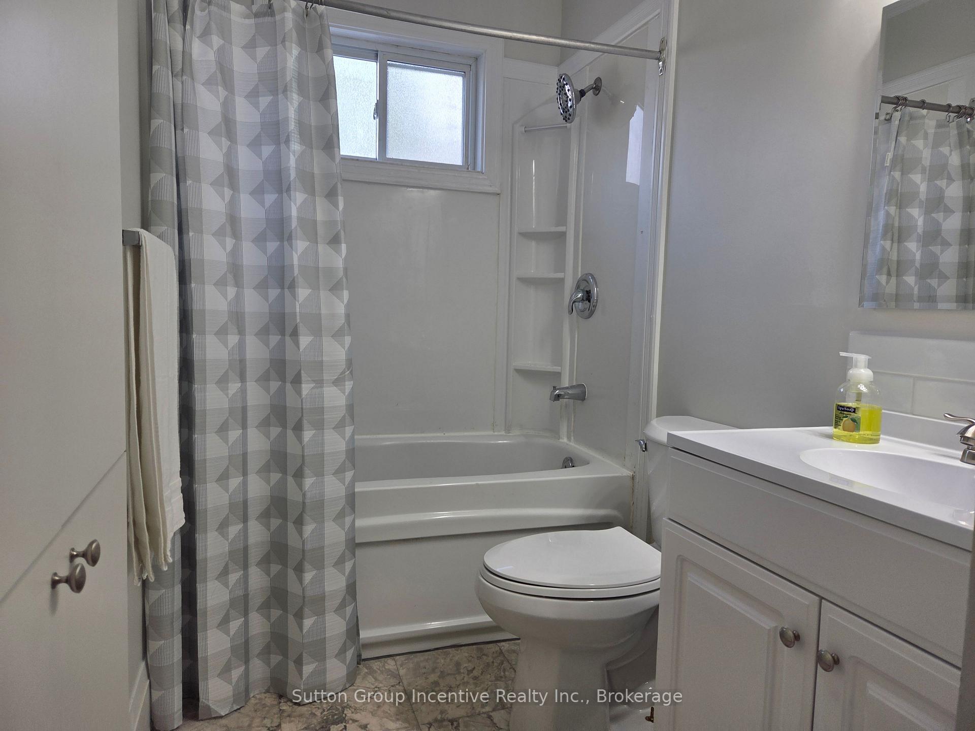 Photo 14 of 424 Raymond Avenue, Orillia — HOMEH