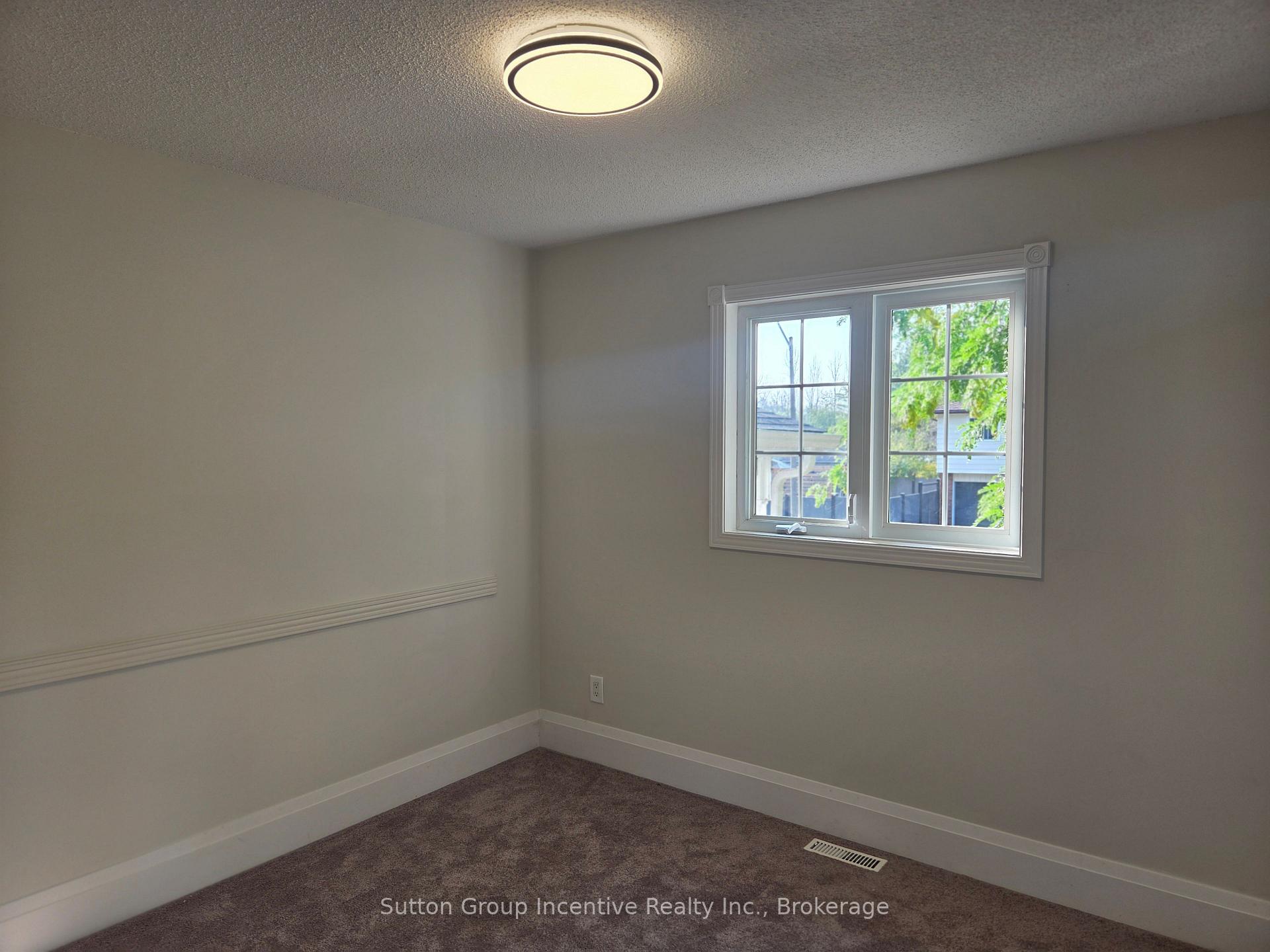 Photo 18 of 424 Raymond Avenue, Orillia — HOMEH