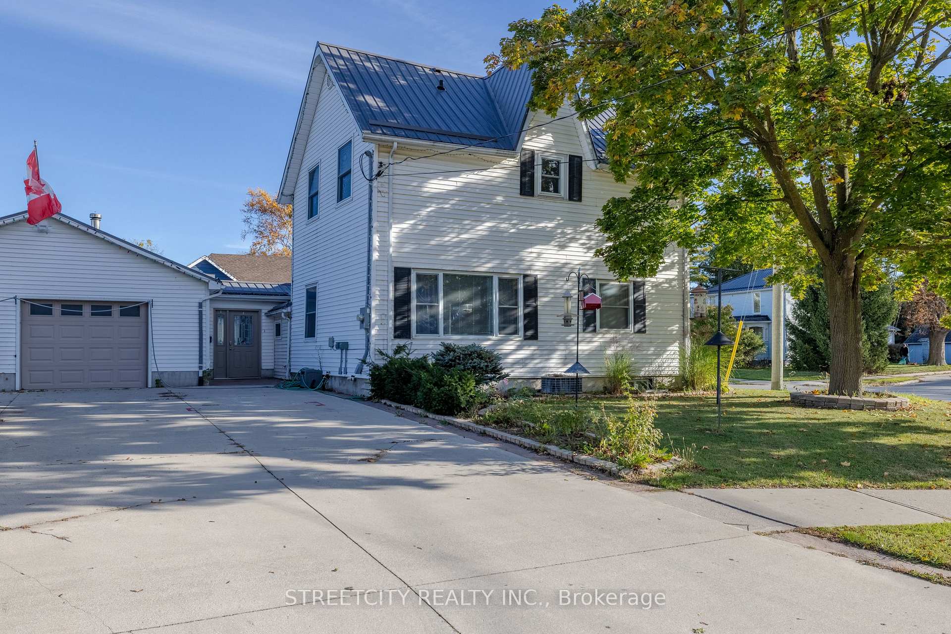 Photo 2 of 181 West Park Drive, North Middlesex, Parkhill — HOMEH