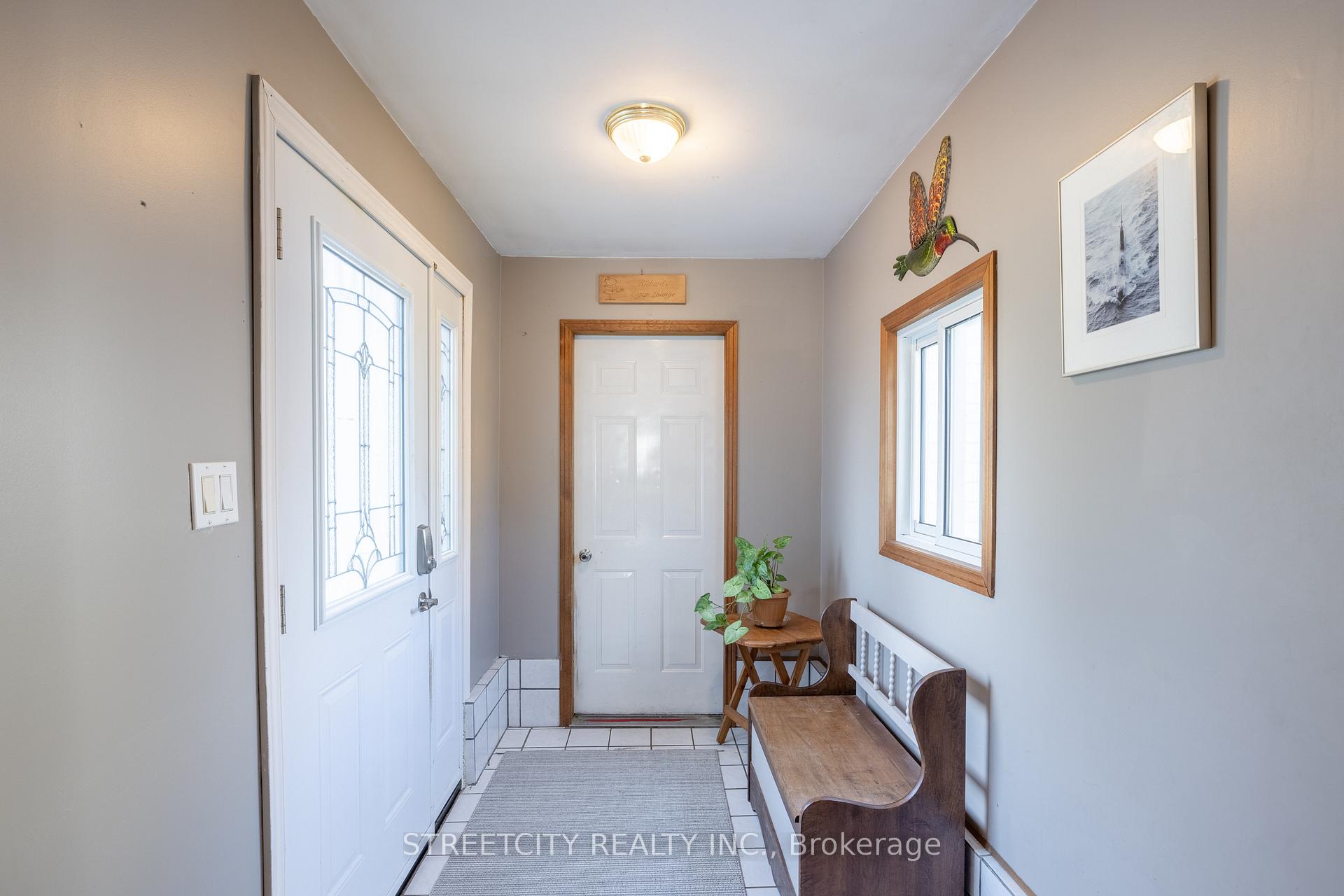 Photo 3 of 181 West Park Drive, North Middlesex, Parkhill — HOMEH