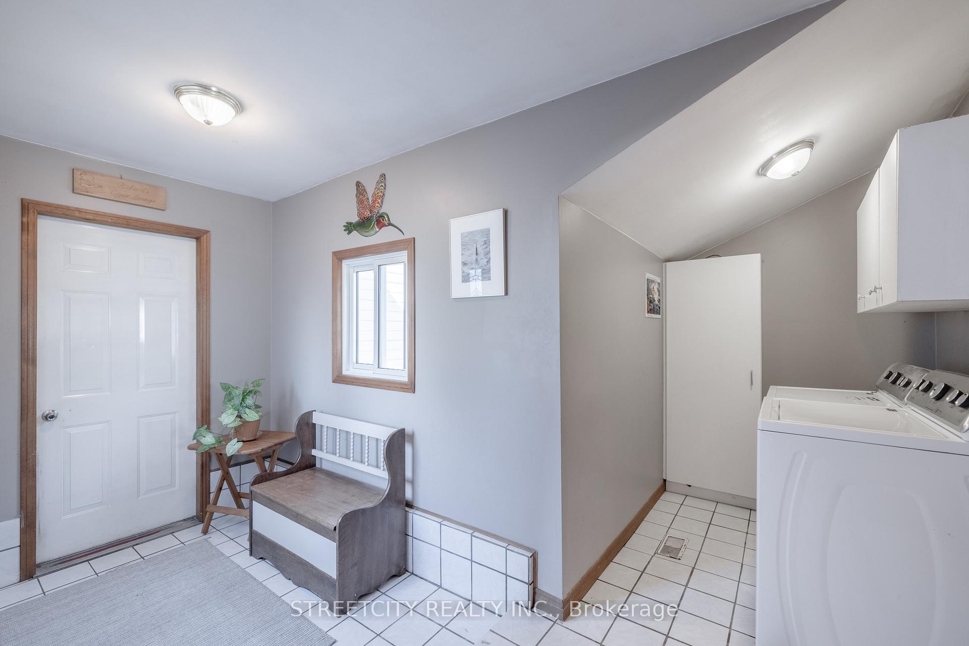Photo 4 of 181 West Park Drive, North Middlesex, Parkhill — HOMEH
