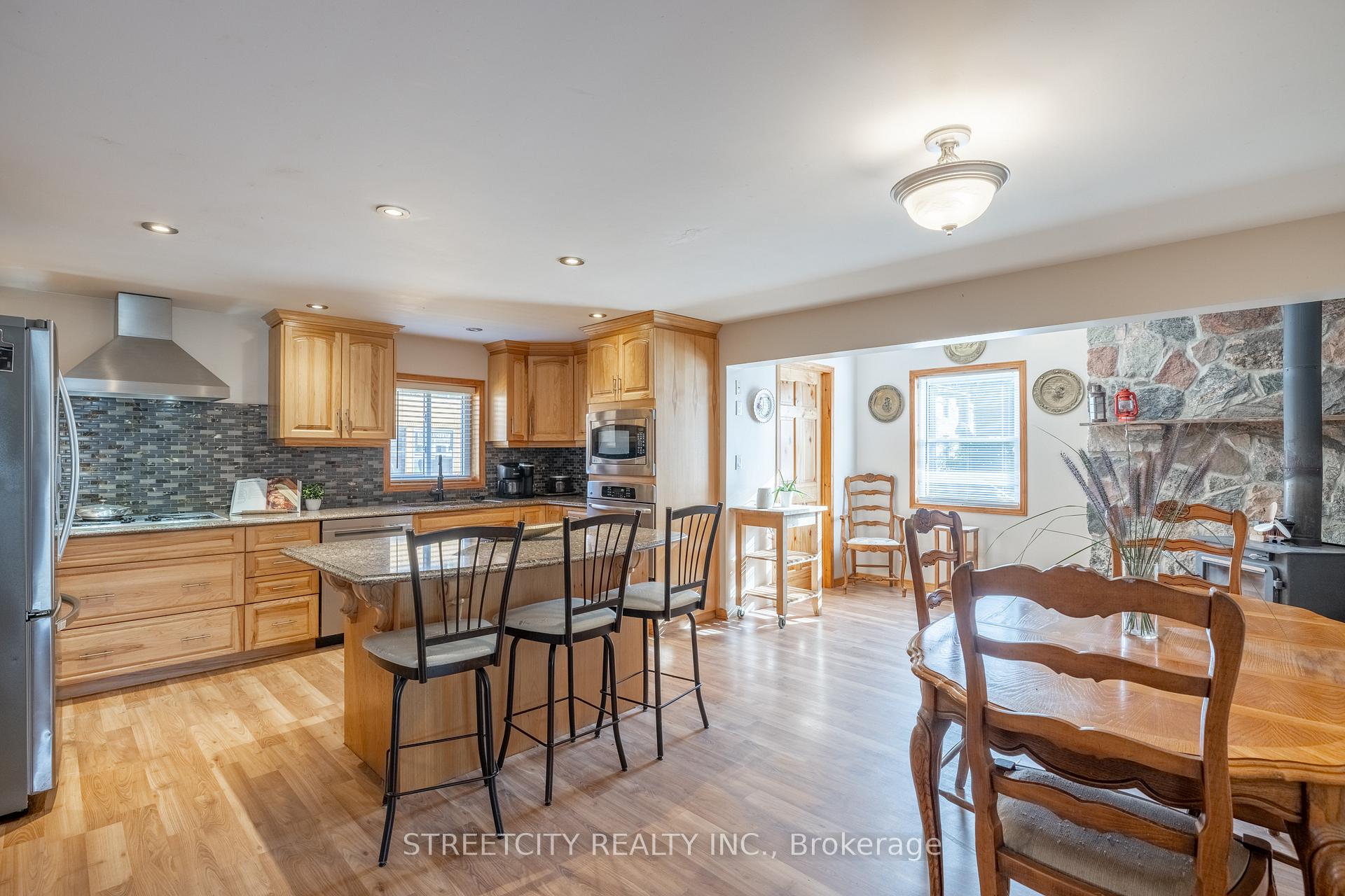 Photo 5 of 181 West Park Drive, North Middlesex, Parkhill — HOMEH