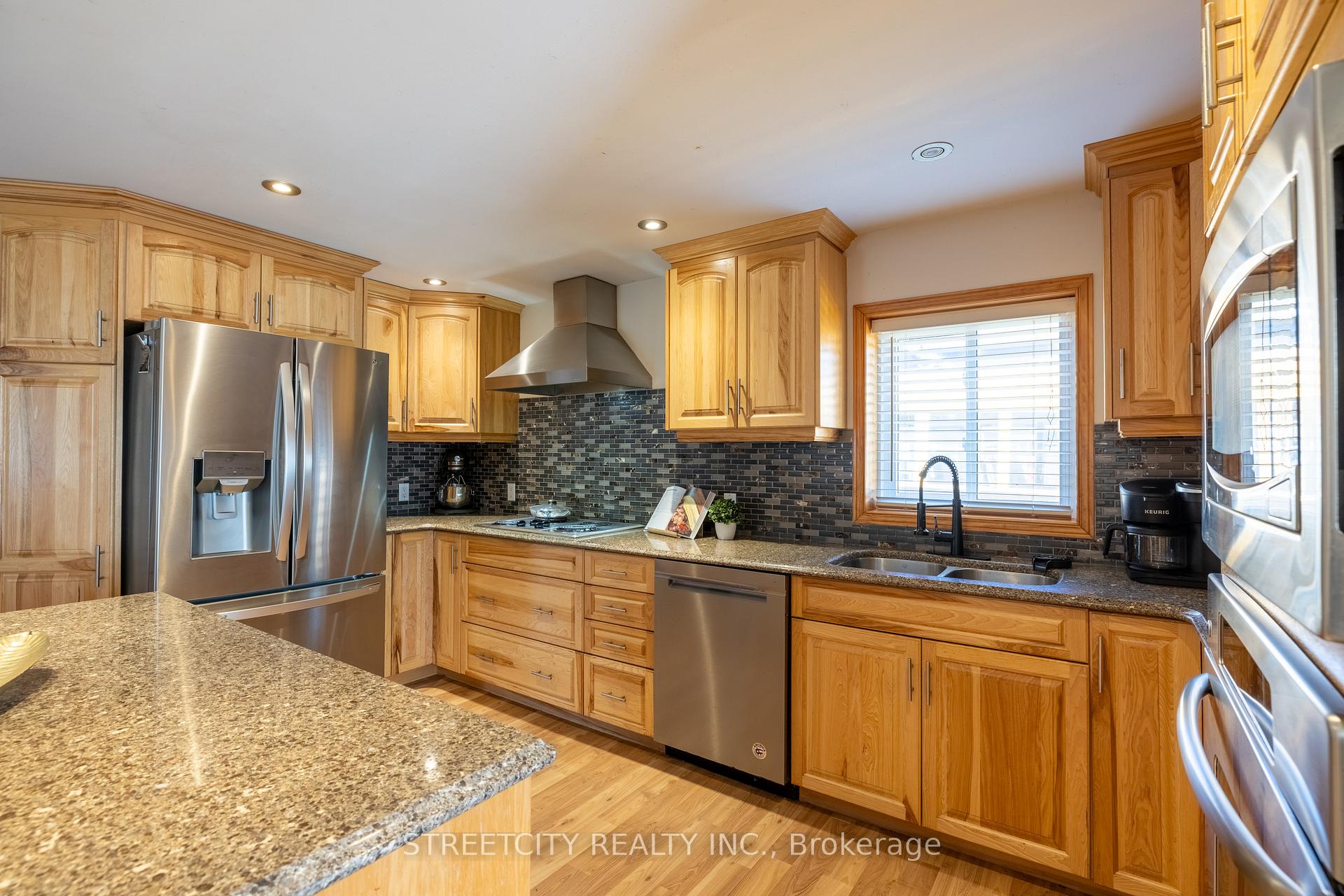 Photo 7 of 181 West Park Drive, North Middlesex, Parkhill — HOMEH