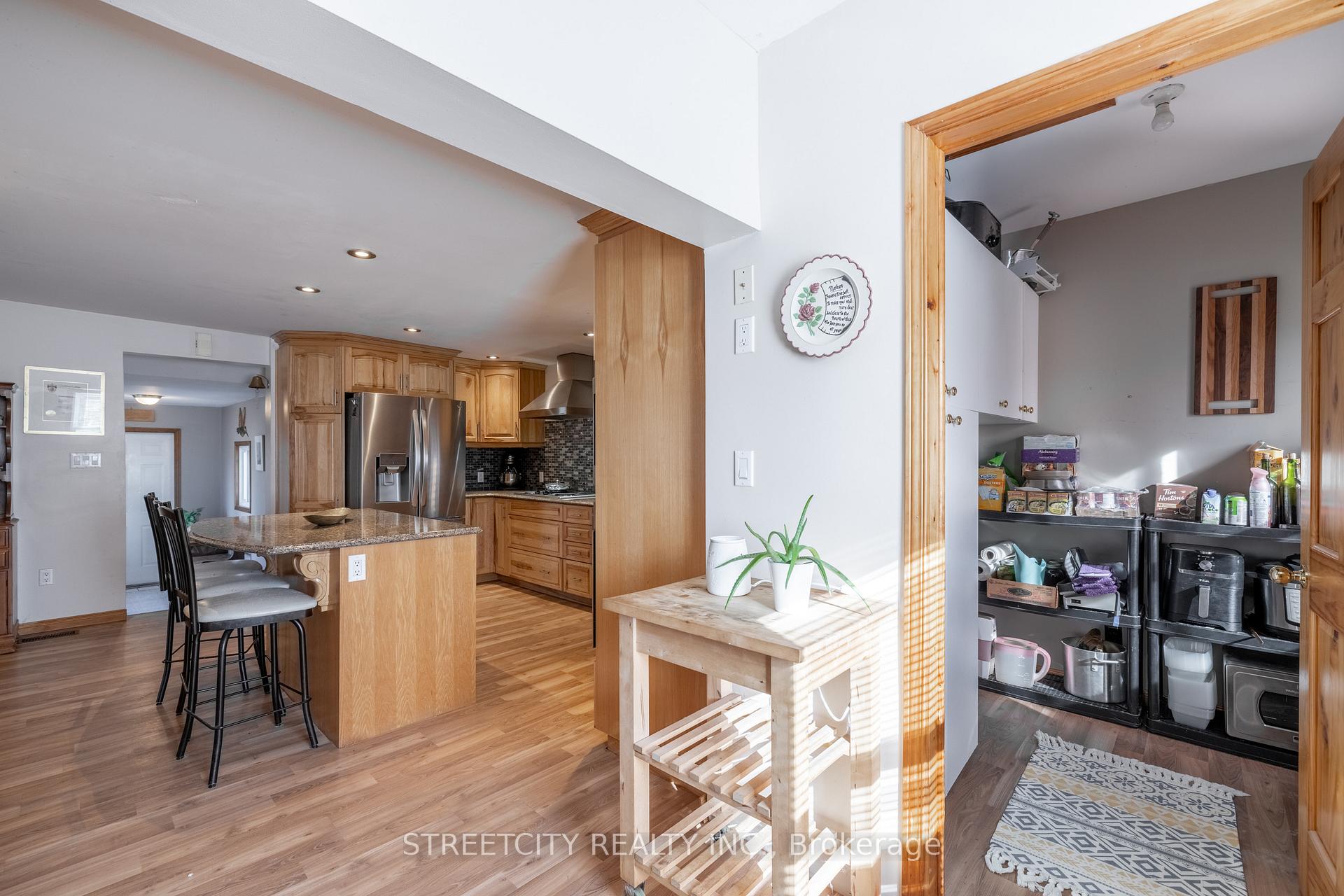 Photo 8 of 181 West Park Drive, North Middlesex, Parkhill — HOMEH