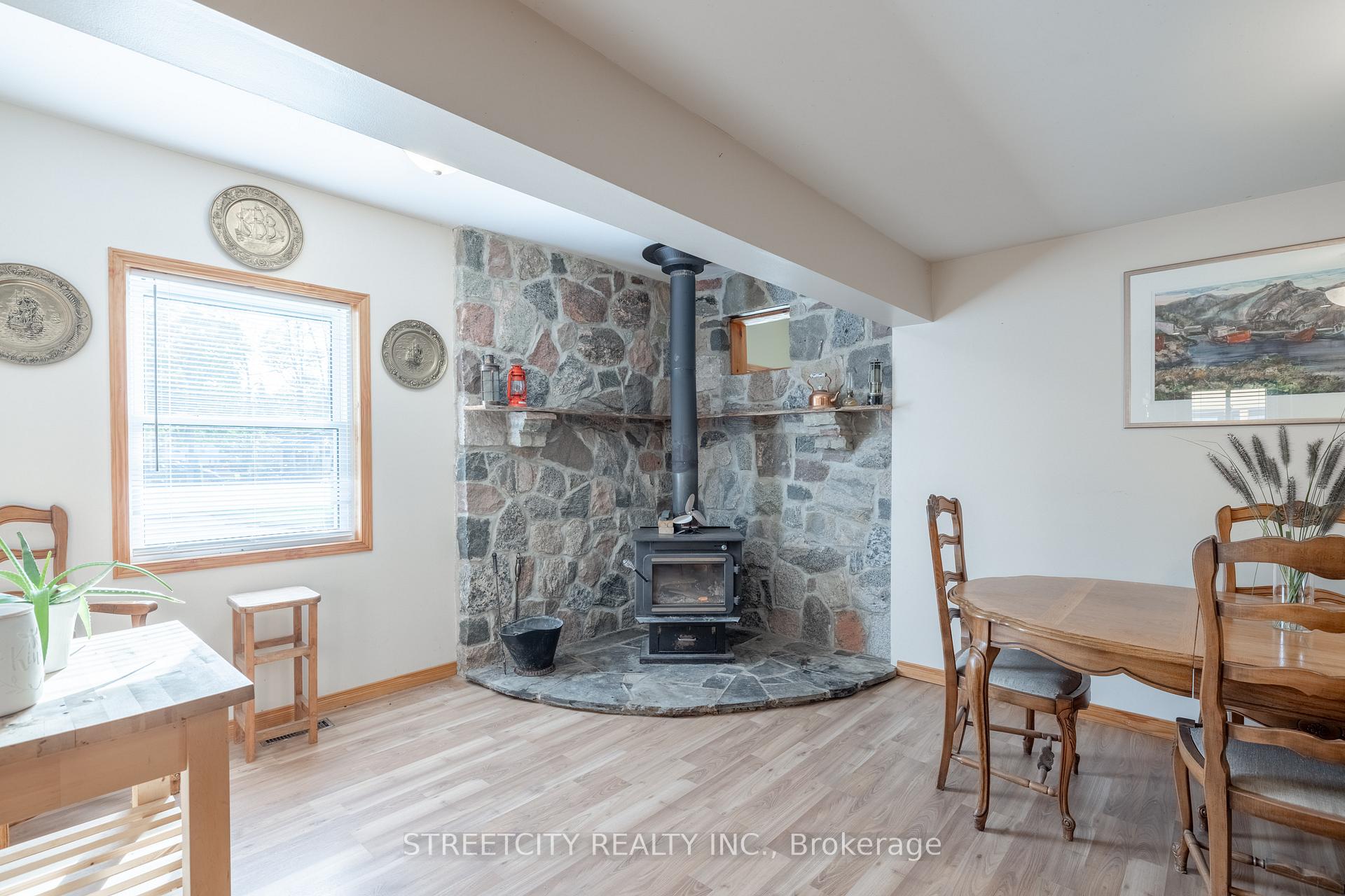 Photo 10 of 181 West Park Drive, North Middlesex, Parkhill — HOMEH