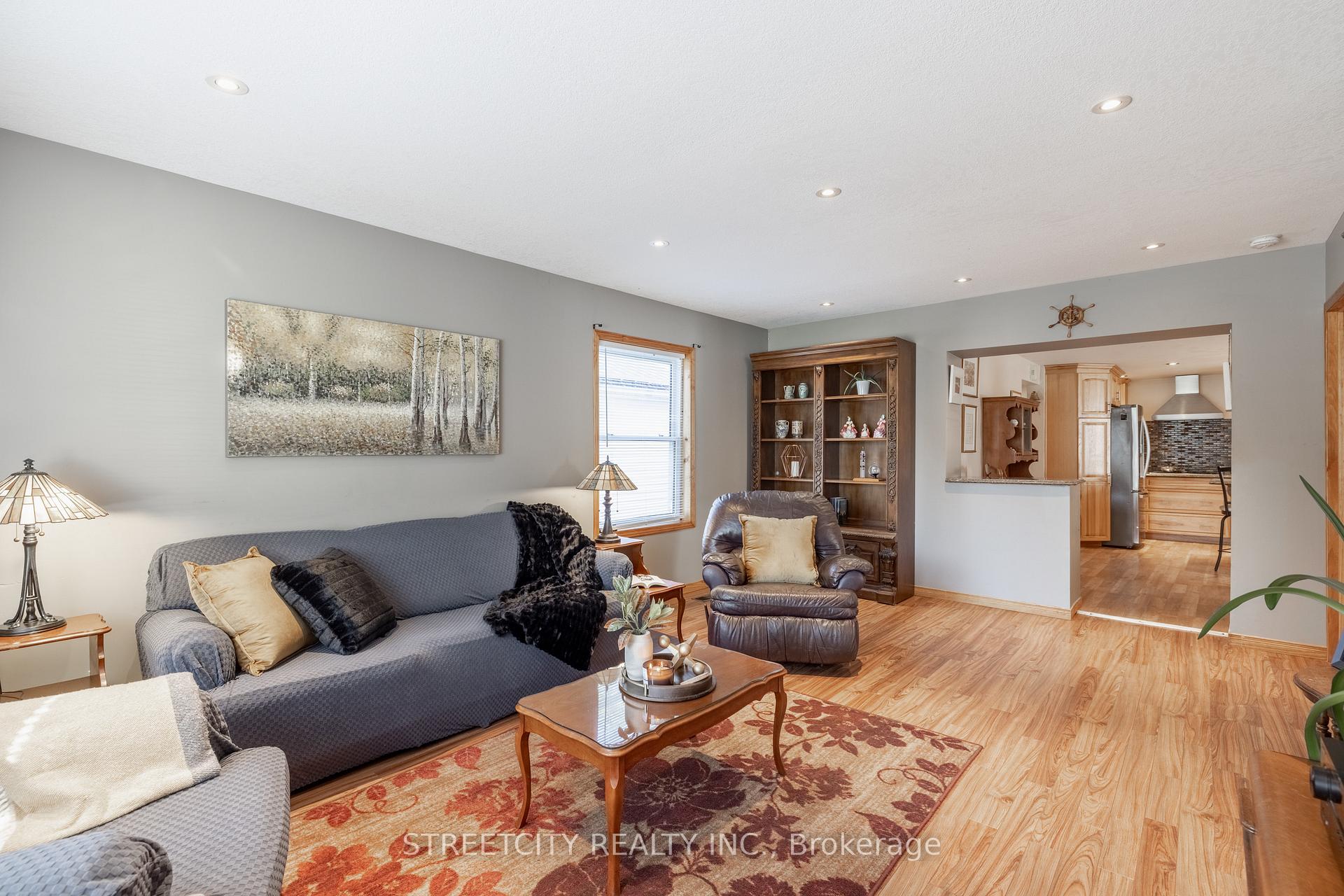 Photo 12 of 181 West Park Drive, North Middlesex, Parkhill — HOMEH