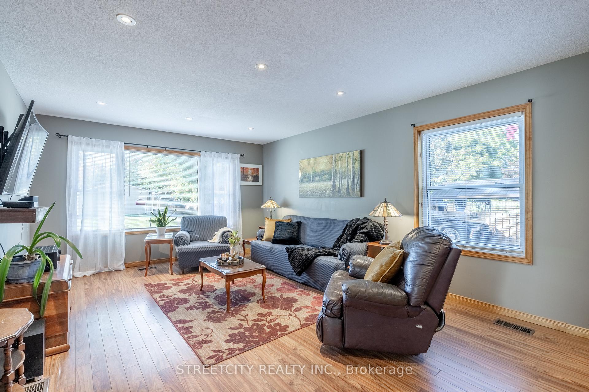 Photo 13 of 181 West Park Drive, North Middlesex, Parkhill — HOMEH