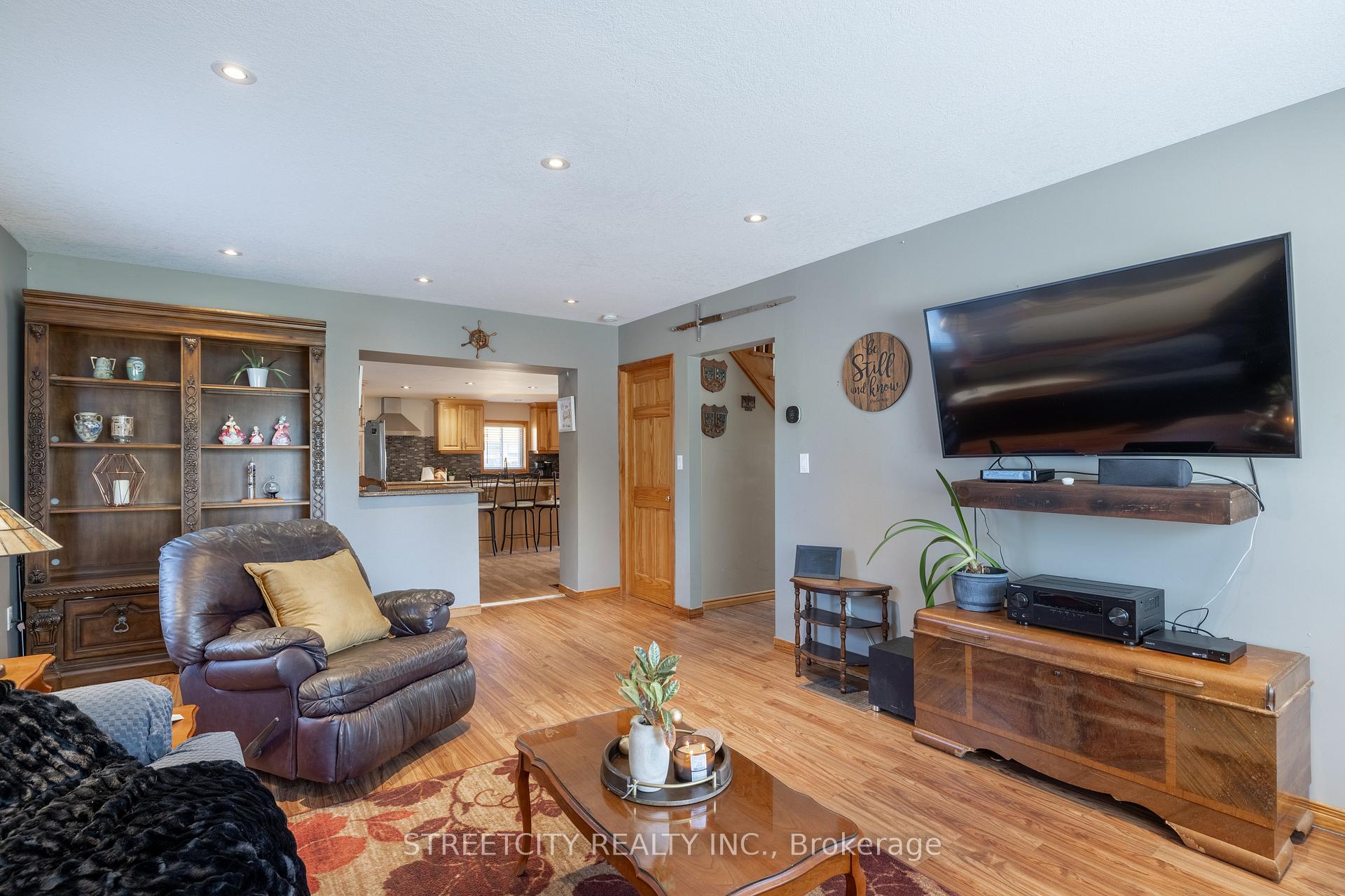 Photo 14 of 181 West Park Drive, North Middlesex, Parkhill — HOMEH