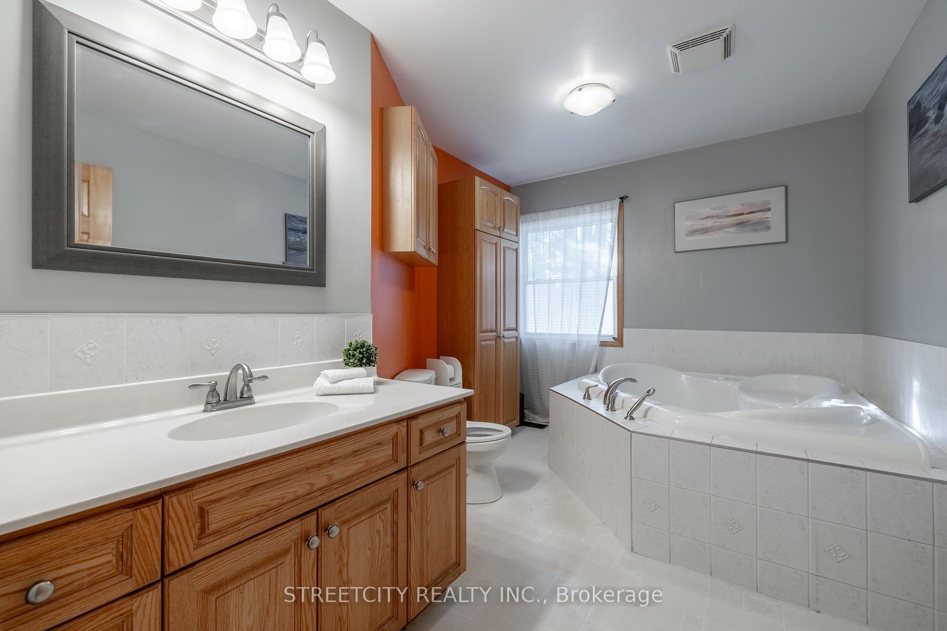 Photo 15 of 181 West Park Drive, North Middlesex, Parkhill — HOMEH