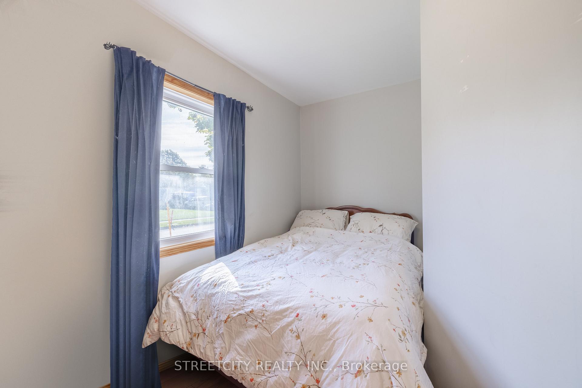 Photo 16 of 181 West Park Drive, North Middlesex, Parkhill — HOMEH