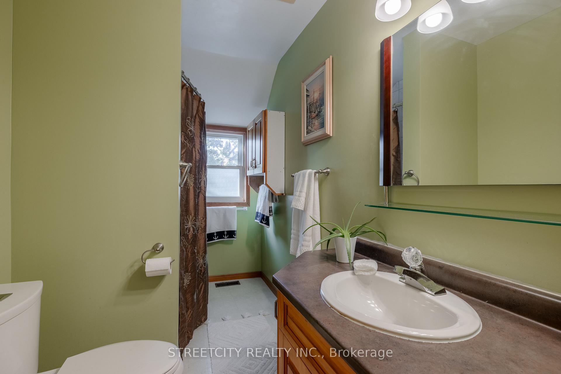 Photo 21 of 181 West Park Drive, North Middlesex, Parkhill — HOMEH