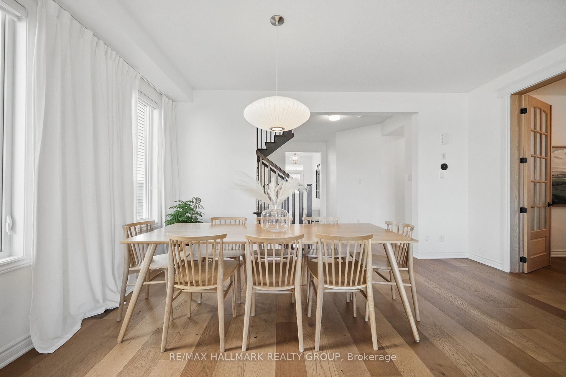Photo 8 of 824 Henslow's Circle, Ottawa, Avalon West — HOMEH