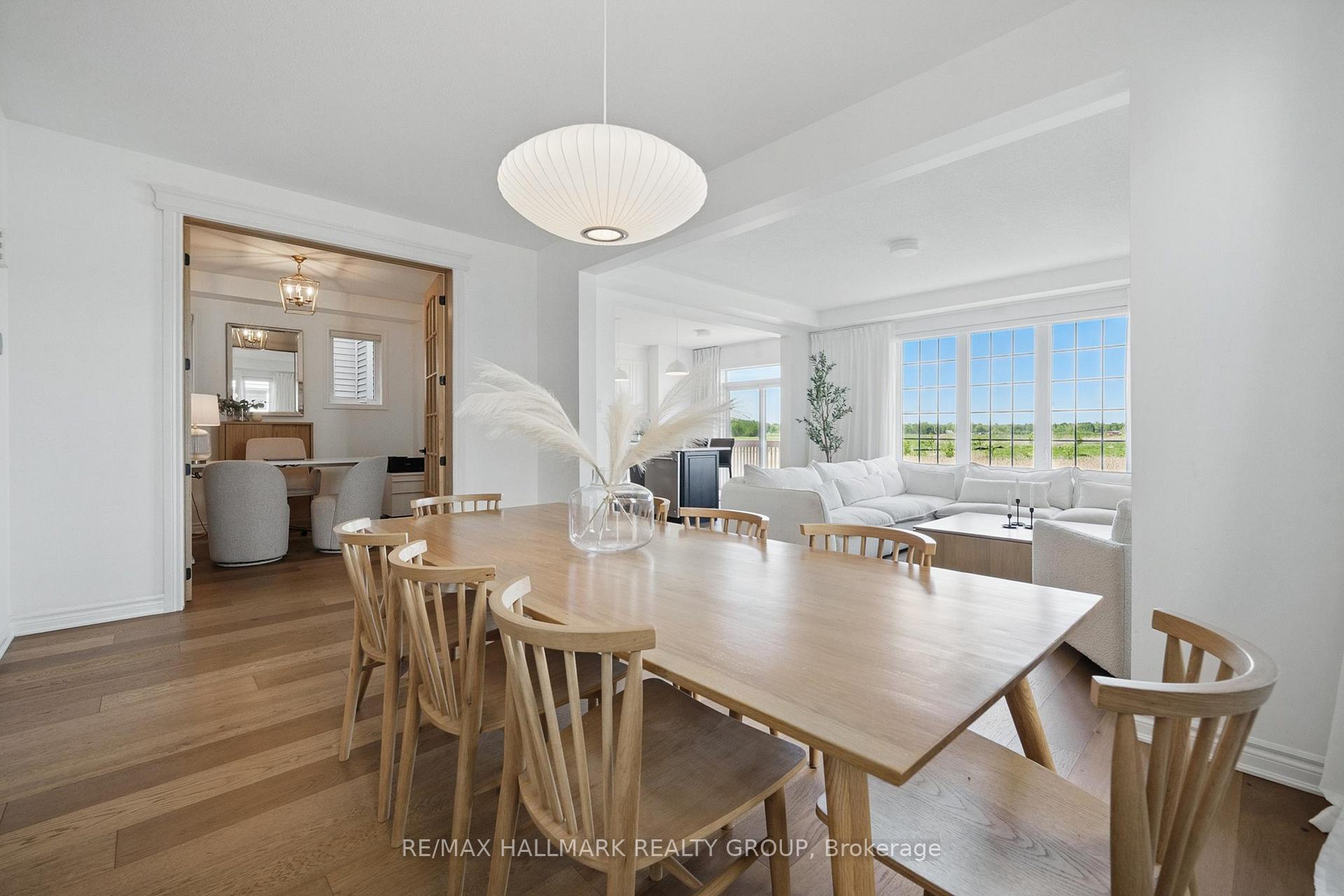 Photo 9 of 824 Henslow's Circle, Ottawa, Avalon West — HOMEH