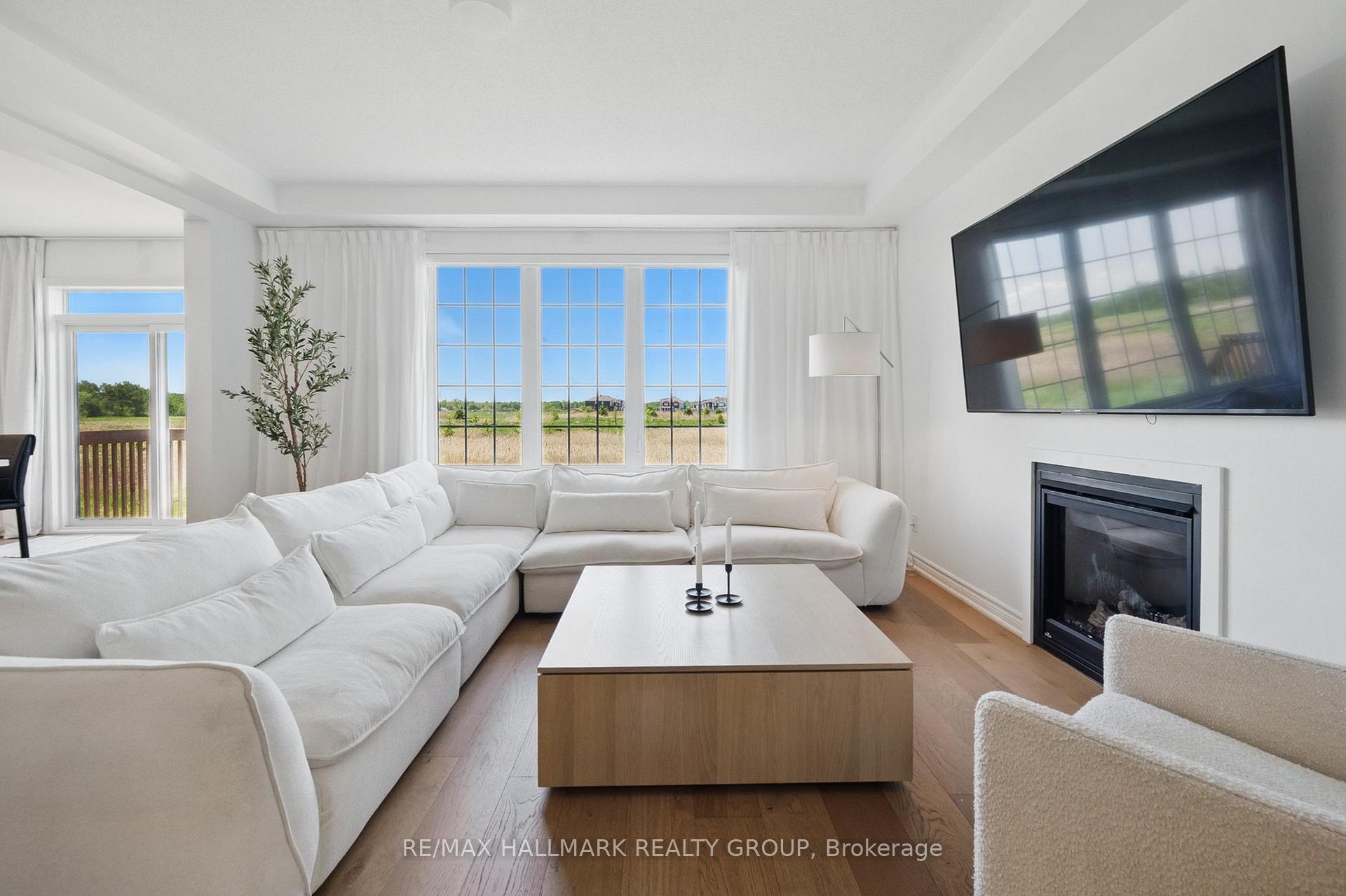 Photo 11 of 824 Henslow's Circle, Ottawa, Avalon West — HOMEH