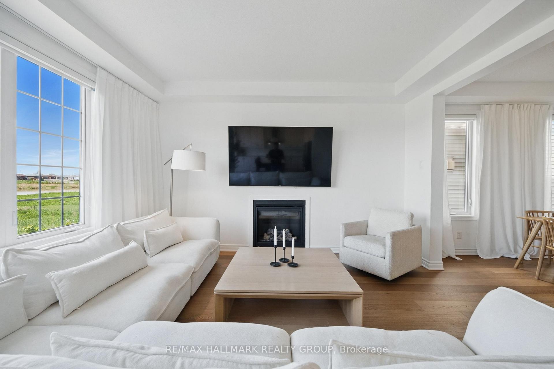 Photo 12 of 824 Henslow's Circle, Ottawa, Avalon West — HOMEH