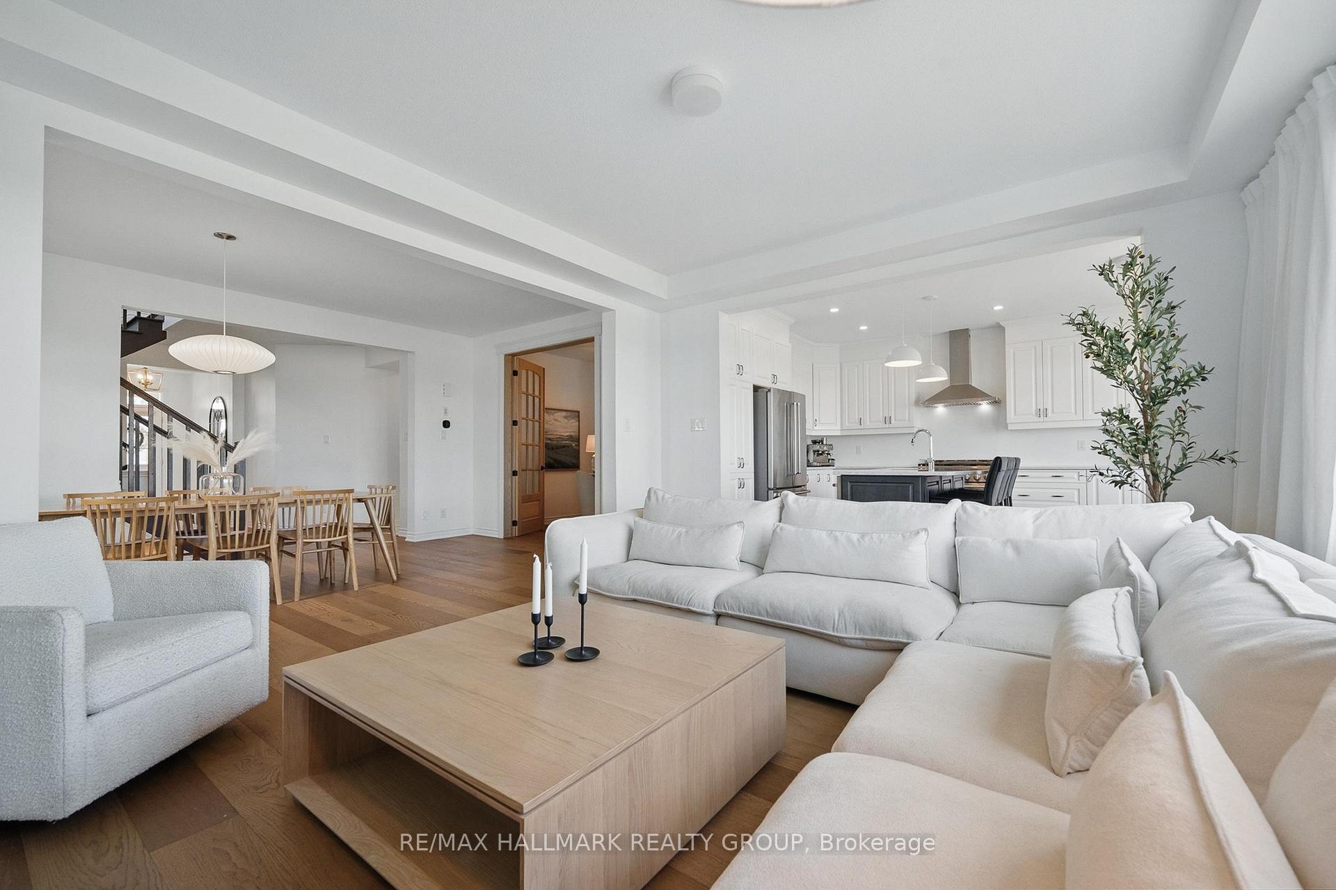 Photo 13 of 824 Henslow's Circle, Ottawa, Avalon West — HOMEH