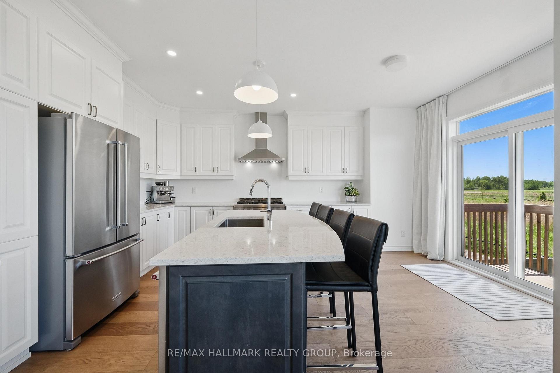 Photo 14 of 824 Henslow's Circle, Ottawa, Avalon West — HOMEH