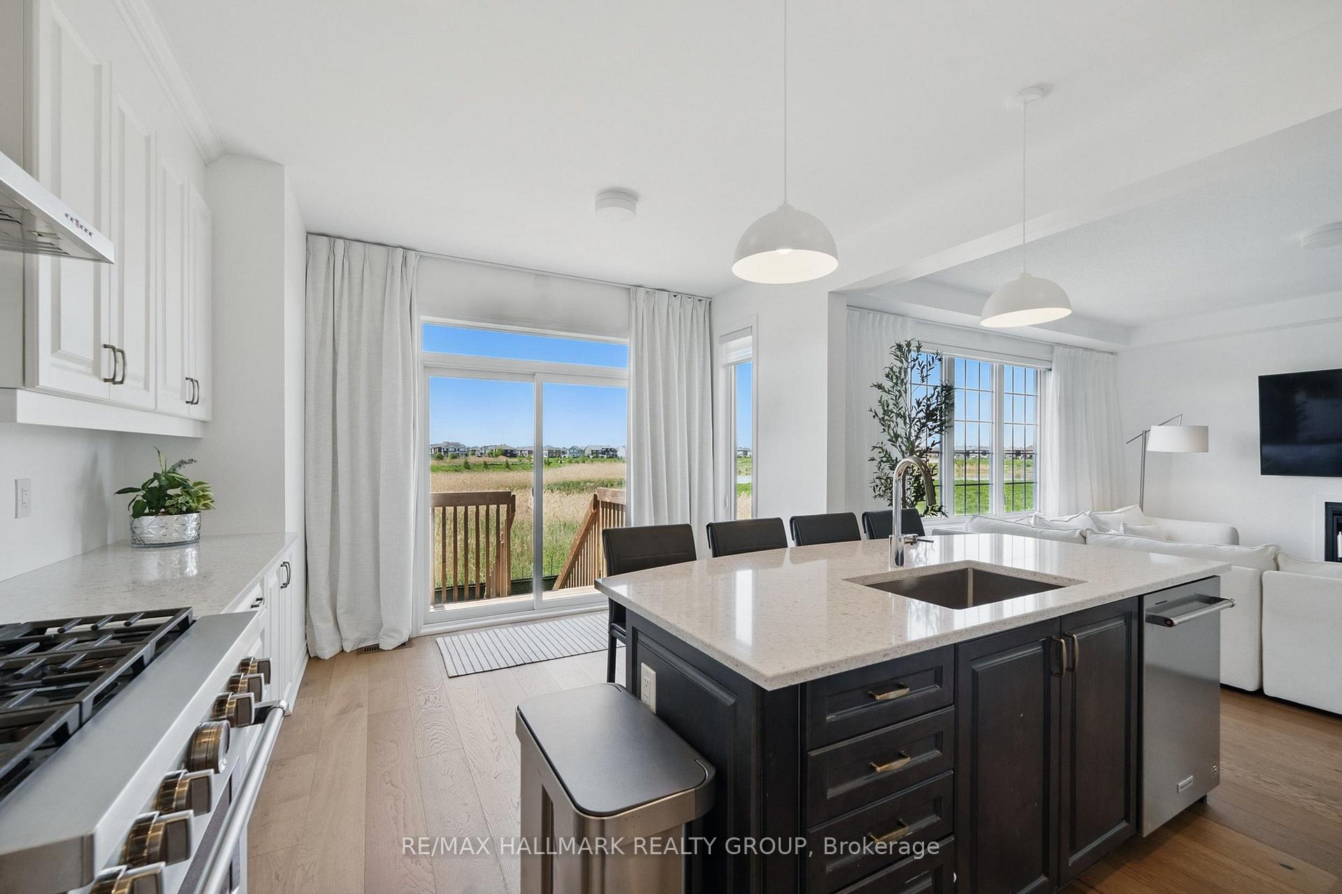 Photo 16 of 824 Henslow's Circle, Ottawa, Avalon West — HOMEH
