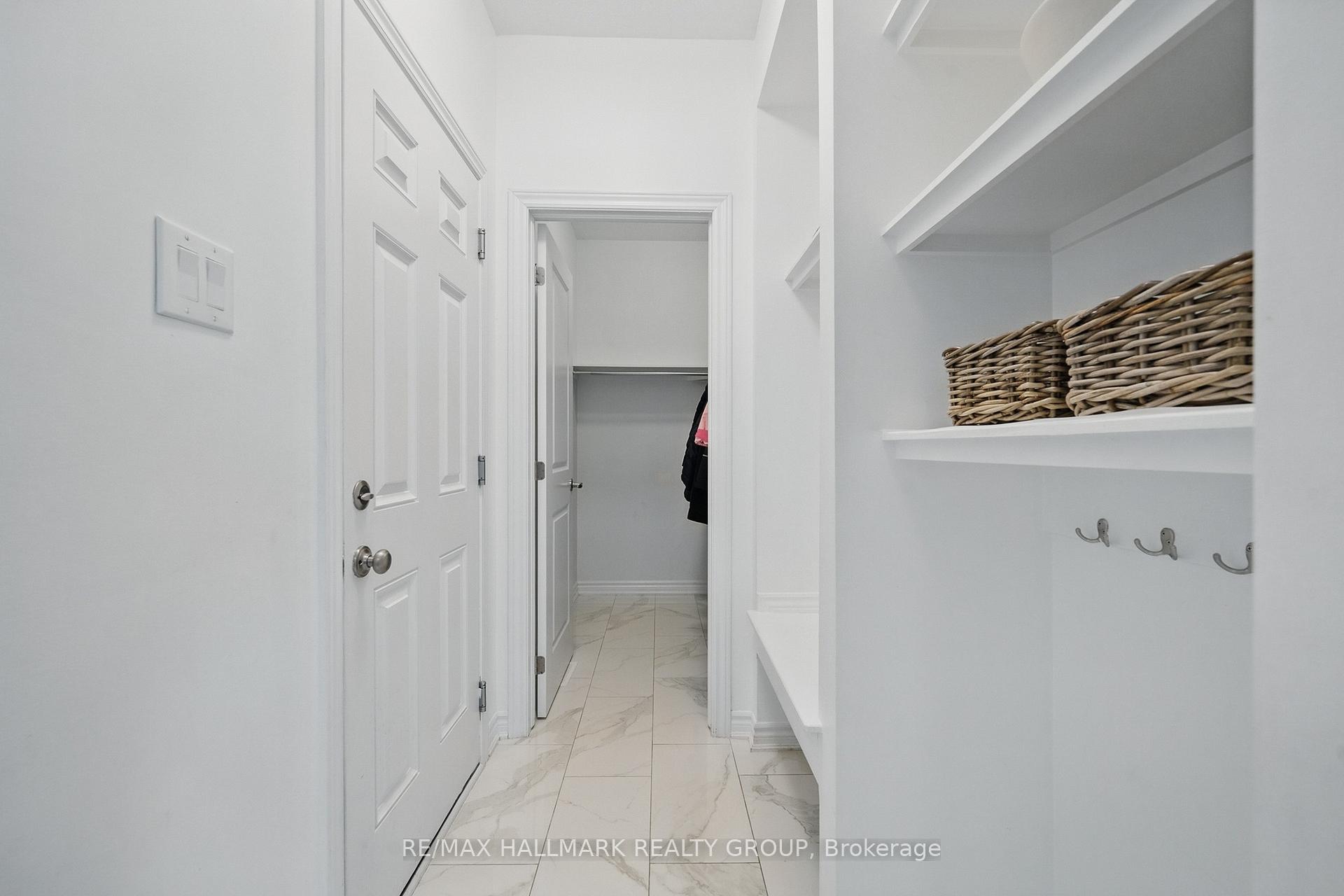 Photo 18 of 824 Henslow's Circle, Ottawa, Avalon West — HOMEH