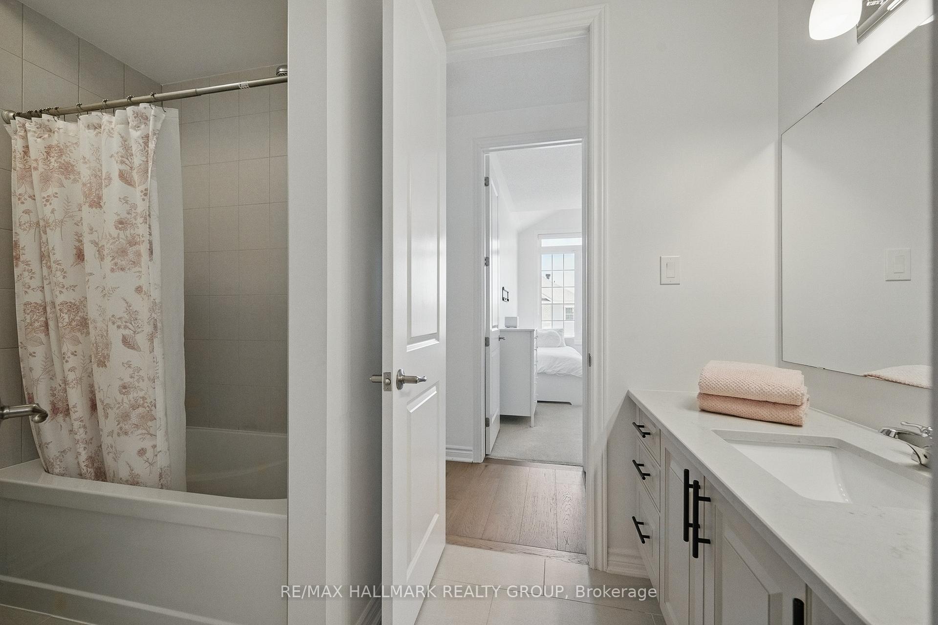 Photo 31 of 824 Henslow's Circle, Ottawa, Avalon West — HOMEH