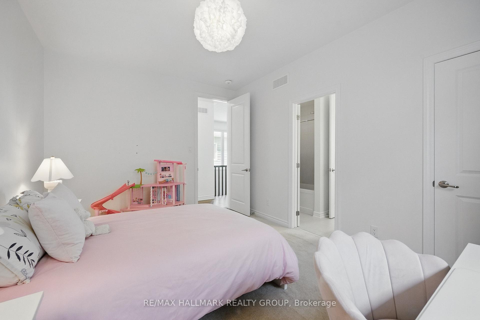 Photo 32 of 824 Henslow's Circle, Ottawa, Avalon West — HOMEH
