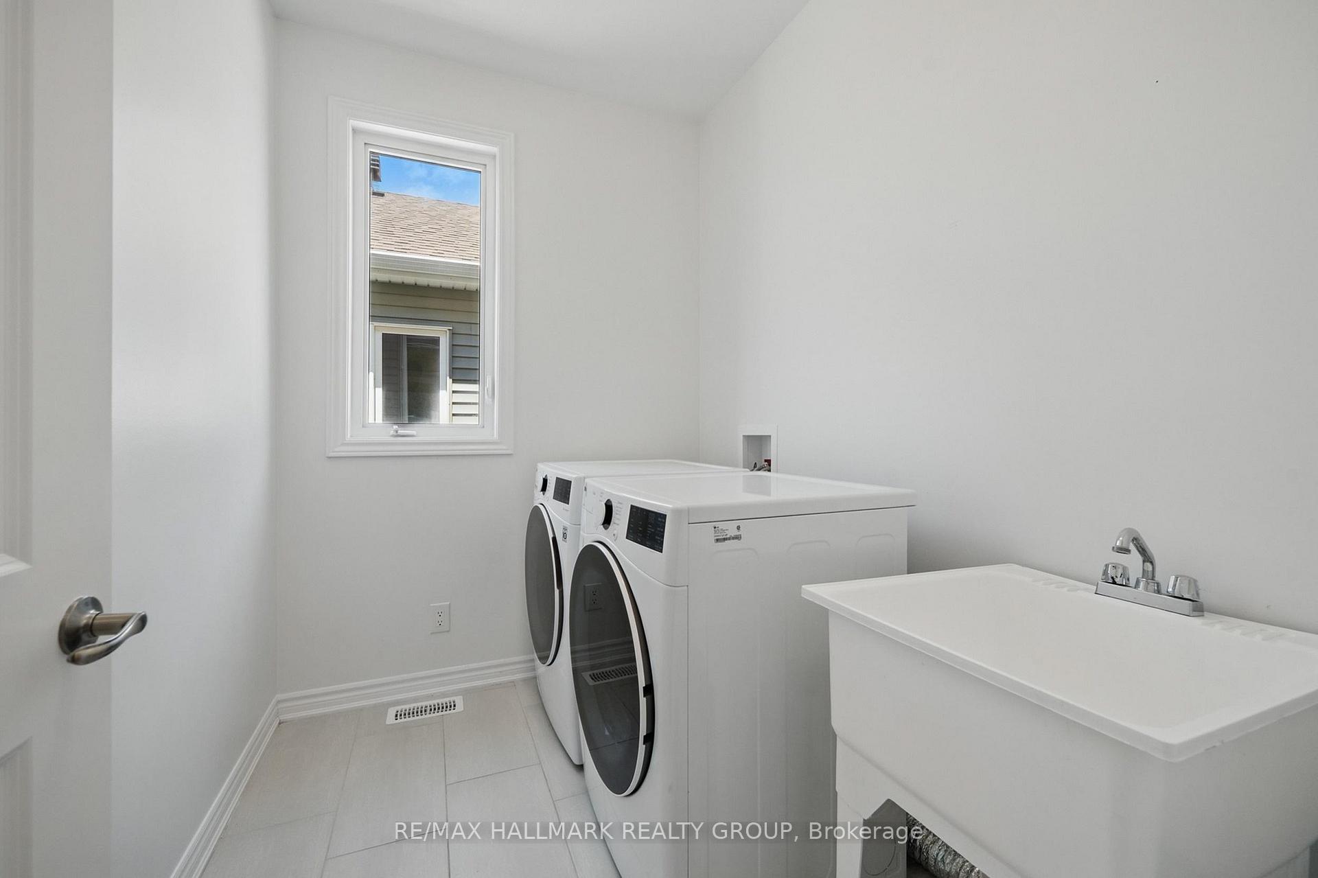 Photo 33 of 824 Henslow's Circle, Ottawa, Avalon West — HOMEH