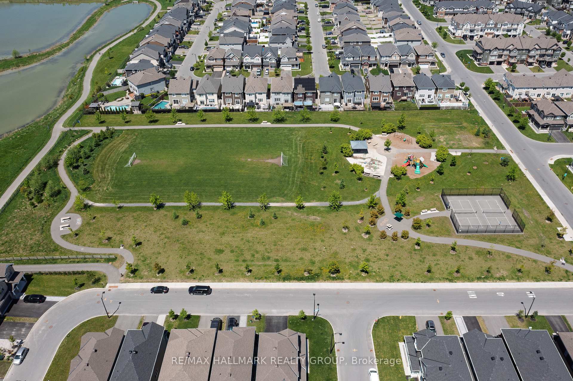 Photo 40 of 824 Henslow's Circle, Ottawa, Avalon West — HOMEH