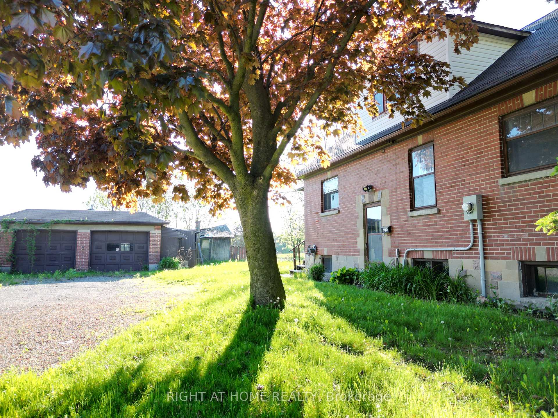 Photo 5 of 1300 Northbrook Street, Oshawa, Centennial — HOMEH