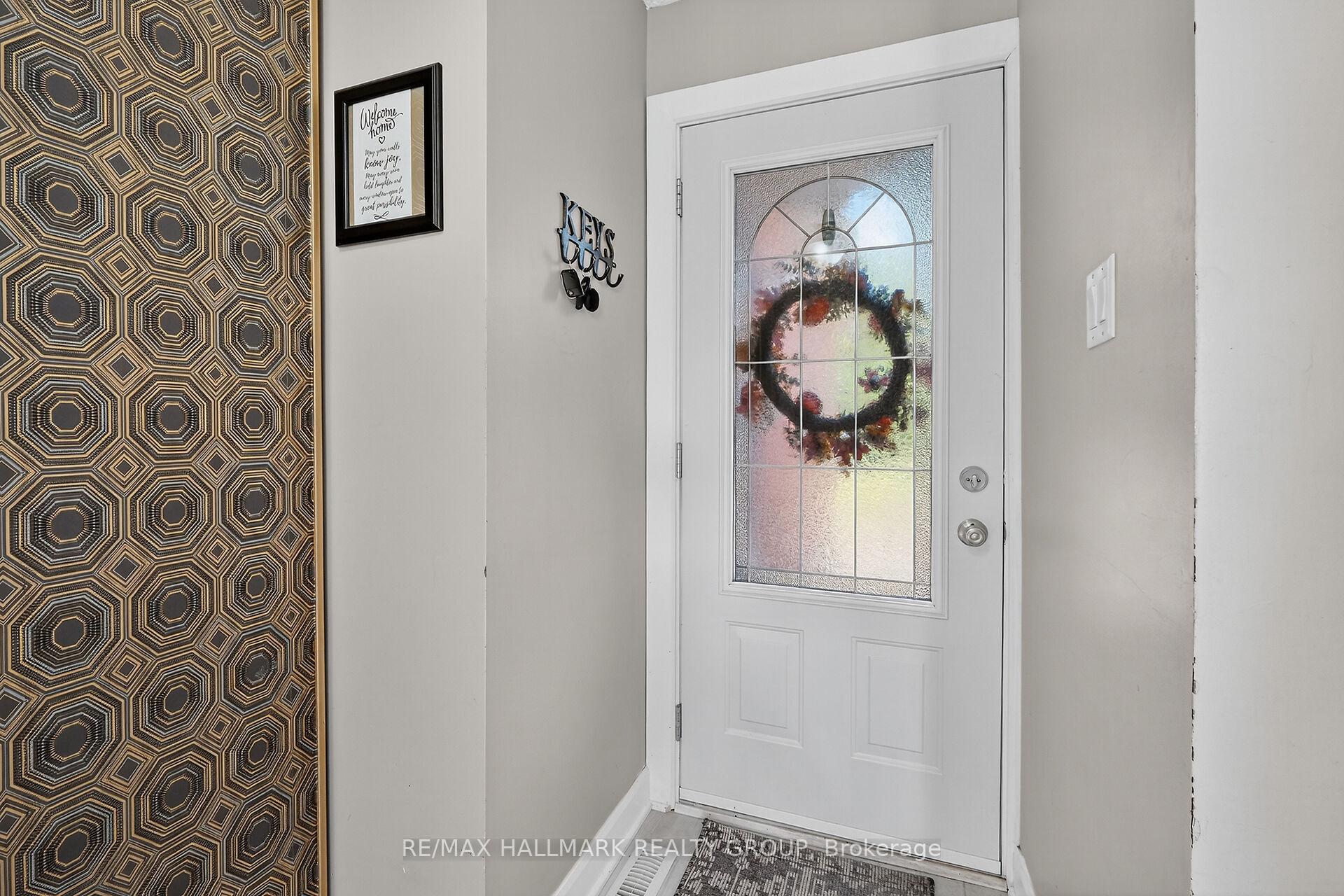 Photo 3 of 1821 Brousseau Crescent, Ottawa, Chateauneuf — HOMEH