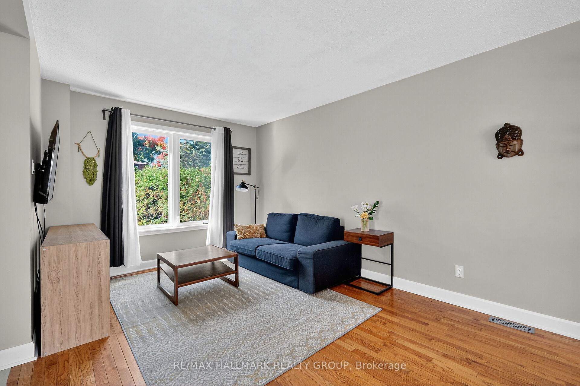 Photo 5 of 1821 Brousseau Crescent, Ottawa, Chateauneuf — HOMEH