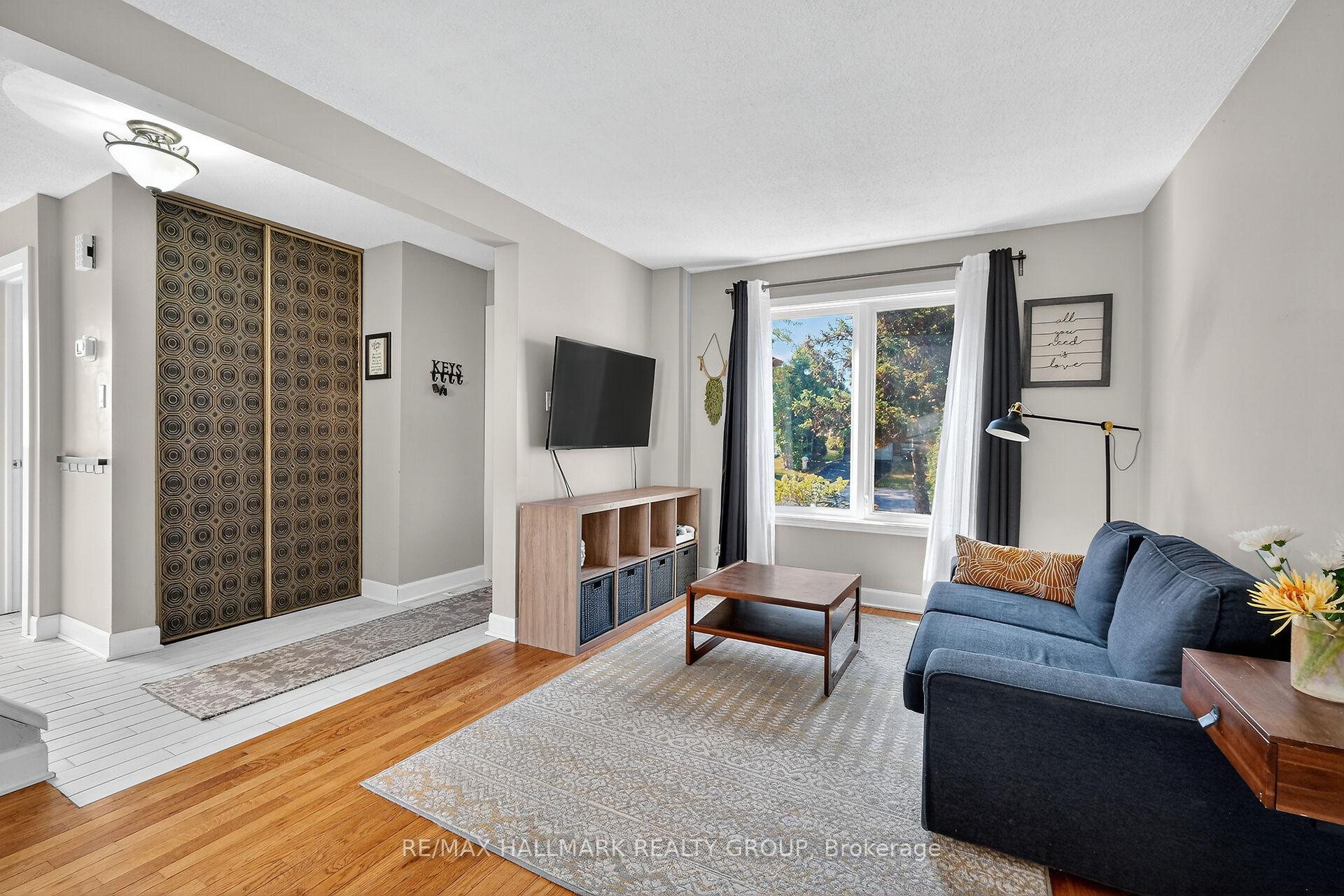 Photo 6 of 1821 Brousseau Crescent, Ottawa, Chateauneuf — HOMEH