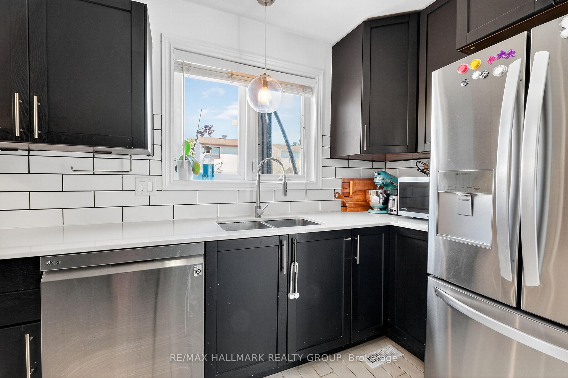 Photo 16 of 1821 Brousseau Crescent, Ottawa, Chateauneuf — HOMEH