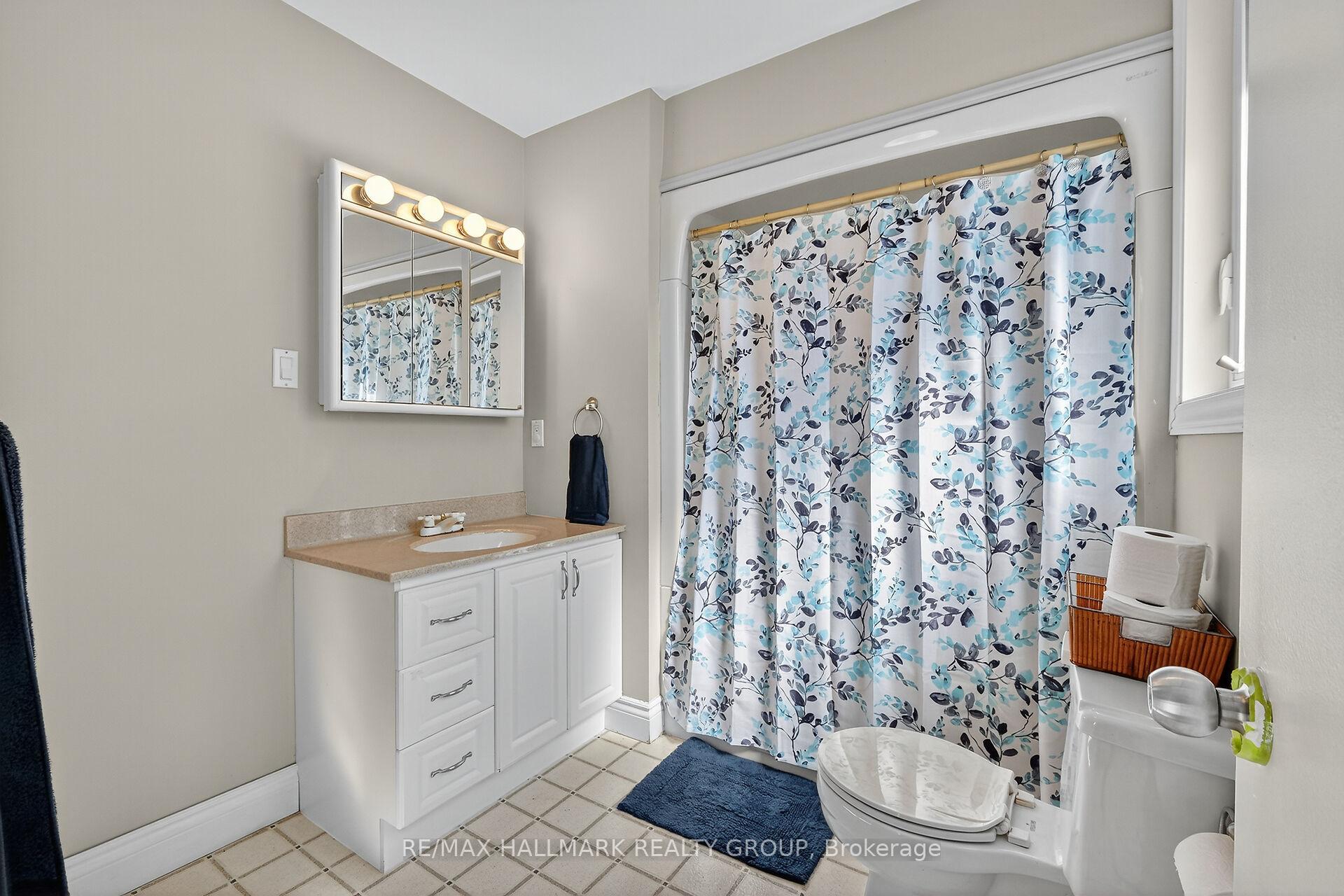 Photo 29 of 1821 Brousseau Crescent, Ottawa, Chateauneuf — HOMEH