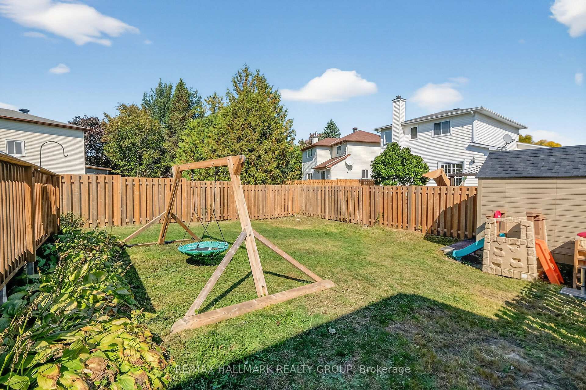 Photo 38 of 1821 Brousseau Crescent, Ottawa, Chateauneuf — HOMEH