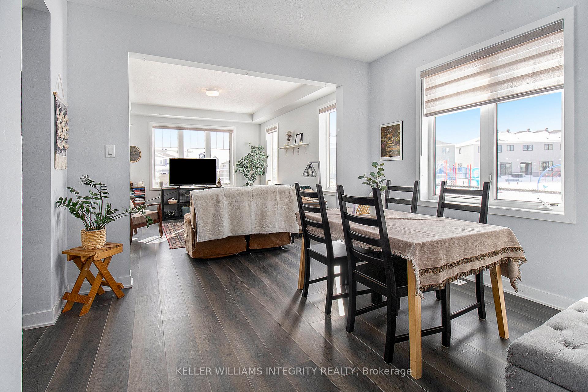 Photo 3 of 2101 Winsome Terrace, Ottawa, Fallingbrook/Gardenway South — HOMEH