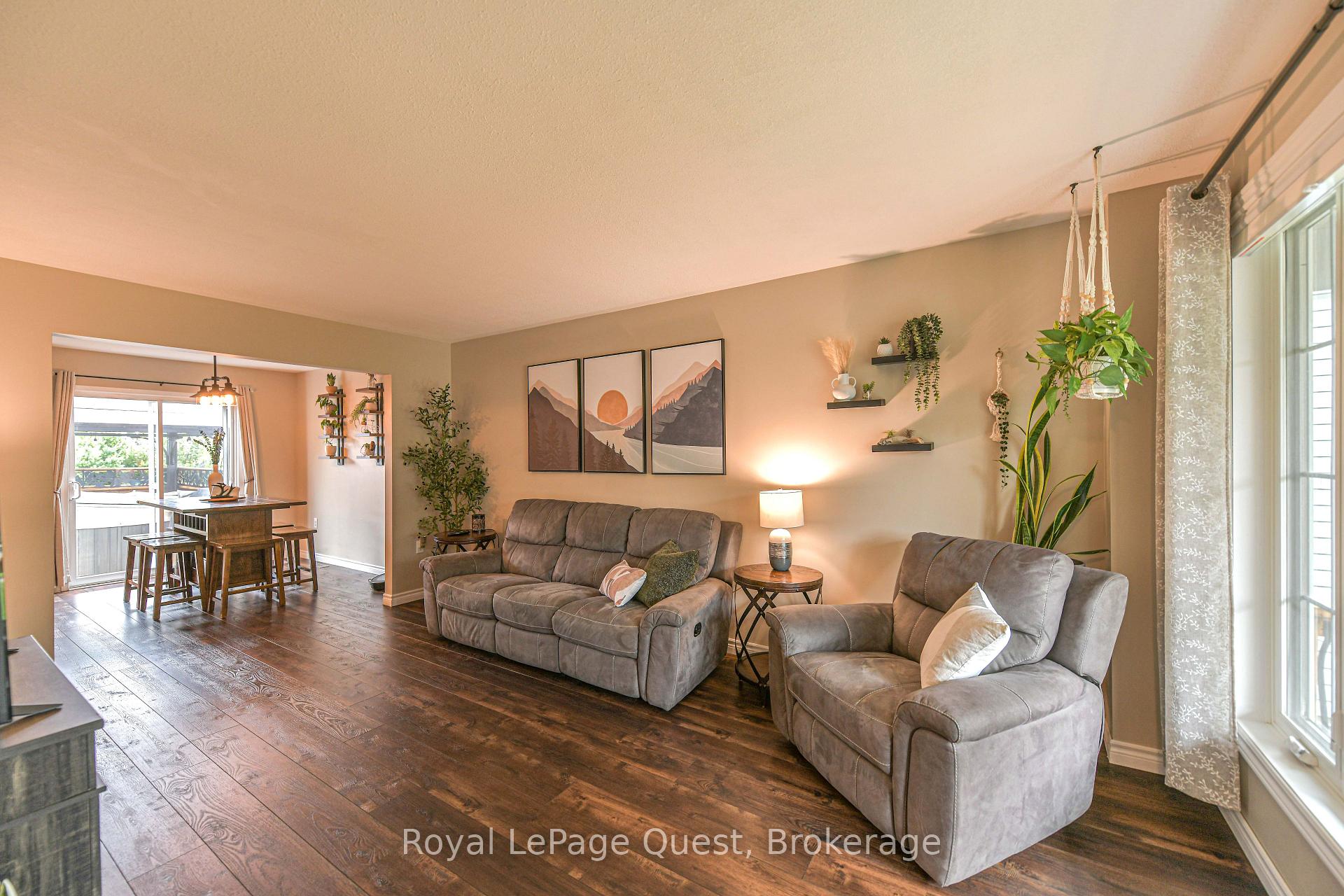Photo 4 of 46 Courtney Crescent, Orillia — HOMEH