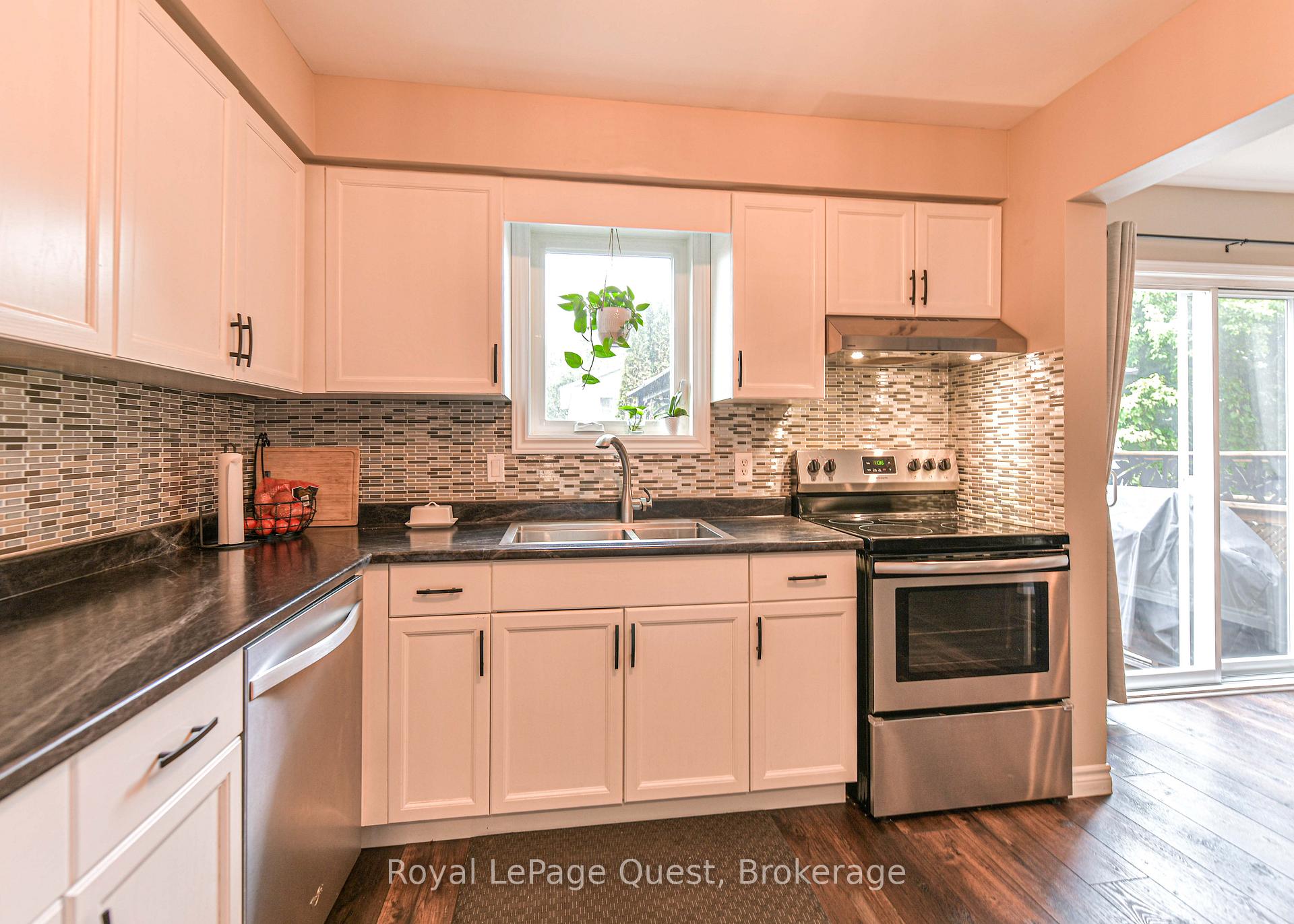 Photo 8 of 46 Courtney Crescent, Orillia — HOMEH