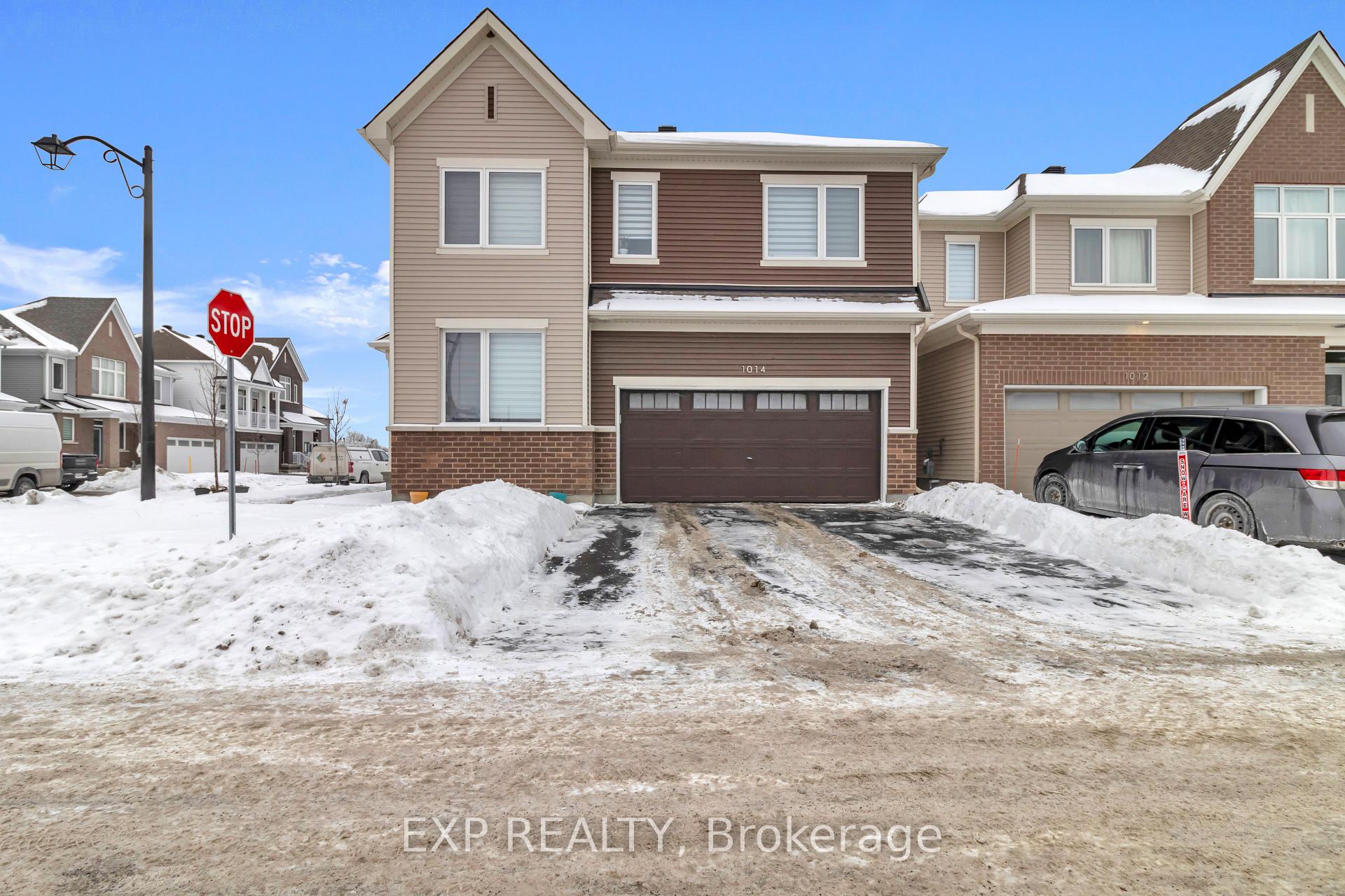 Photo 2 of 1014 Carden Lane, Ottawa, Chapel Hill South - Orleans Village — HOMEH