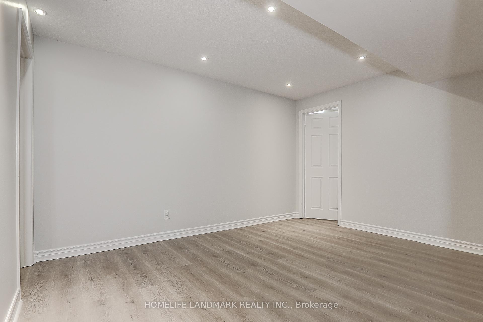 Photo 4 of Unit Basmnt, 100 Starhill Crescent, Markham, Cachet — HOMEH