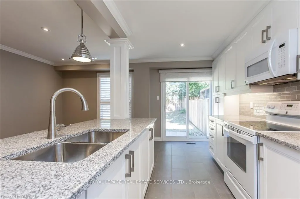 Photo 3 of 237 Ross Lane, Oakville, River Oaks — HOMEH