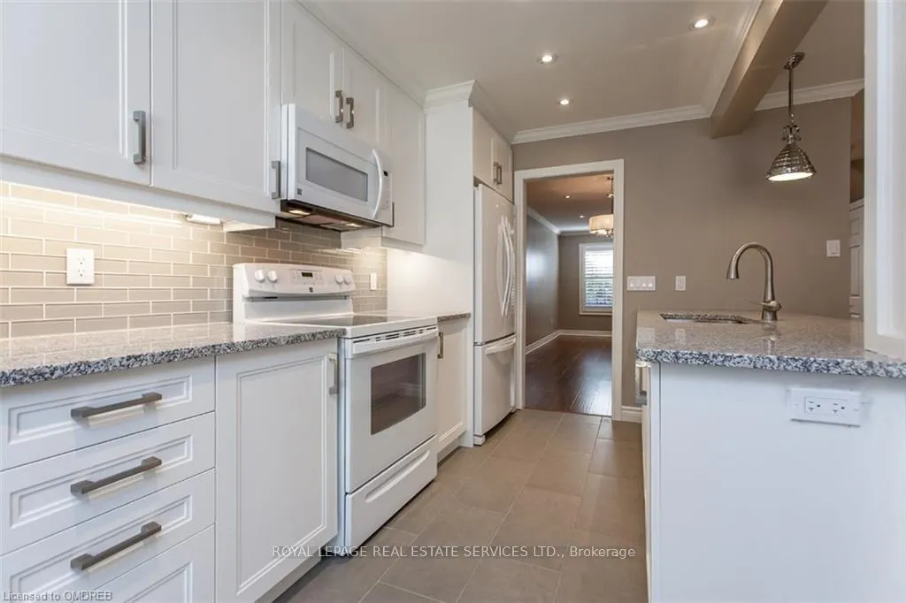 Photo 5 of 237 Ross Lane, Oakville, River Oaks — HOMEH