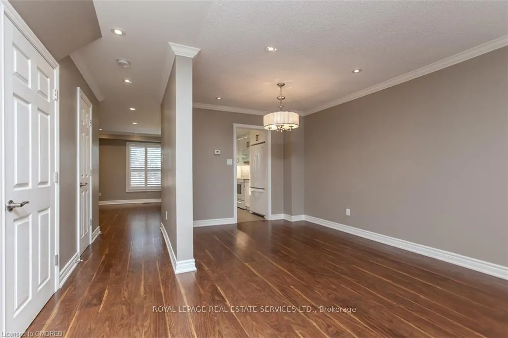 Photo 10 of 237 Ross Lane, Oakville, River Oaks — HOMEH