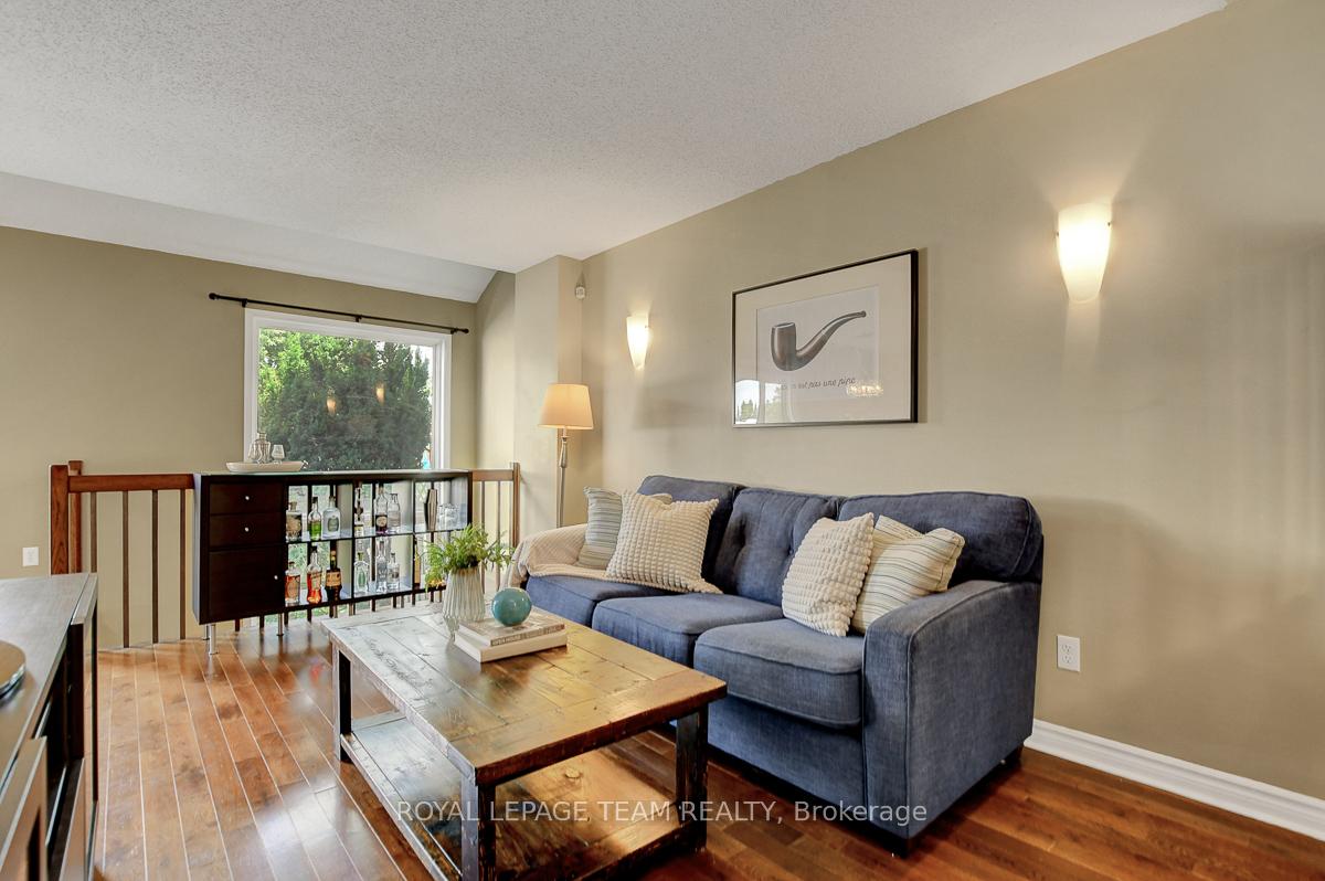 Photo 4 of 1471 Briarfield Crescent, Ottawa, Fallingbrook/Ridgemount — HOMEH
